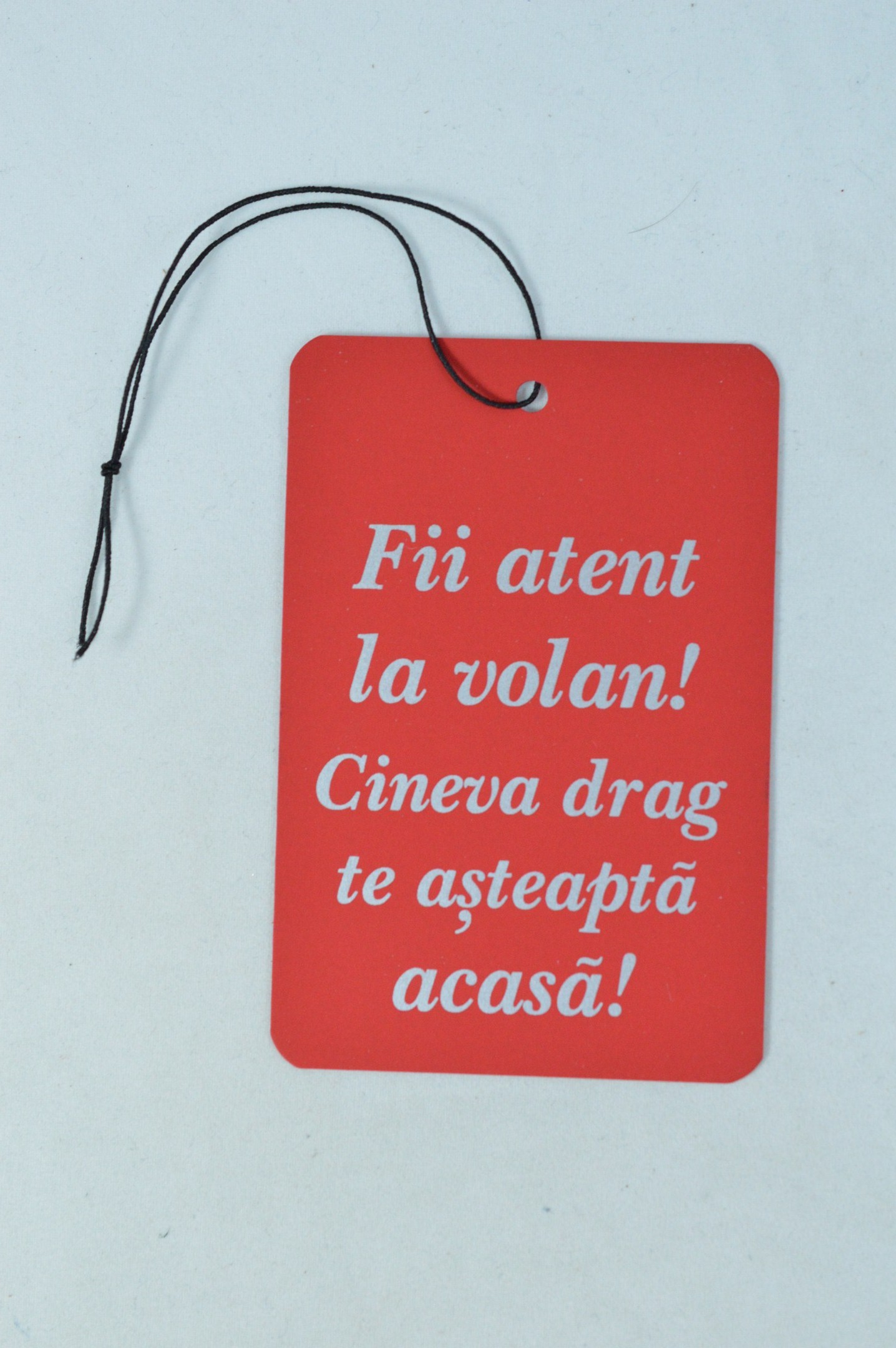 Ornament masina - Fii atent la volan! (rosu) Ornament masina - Fii atent la volan! (rosu)