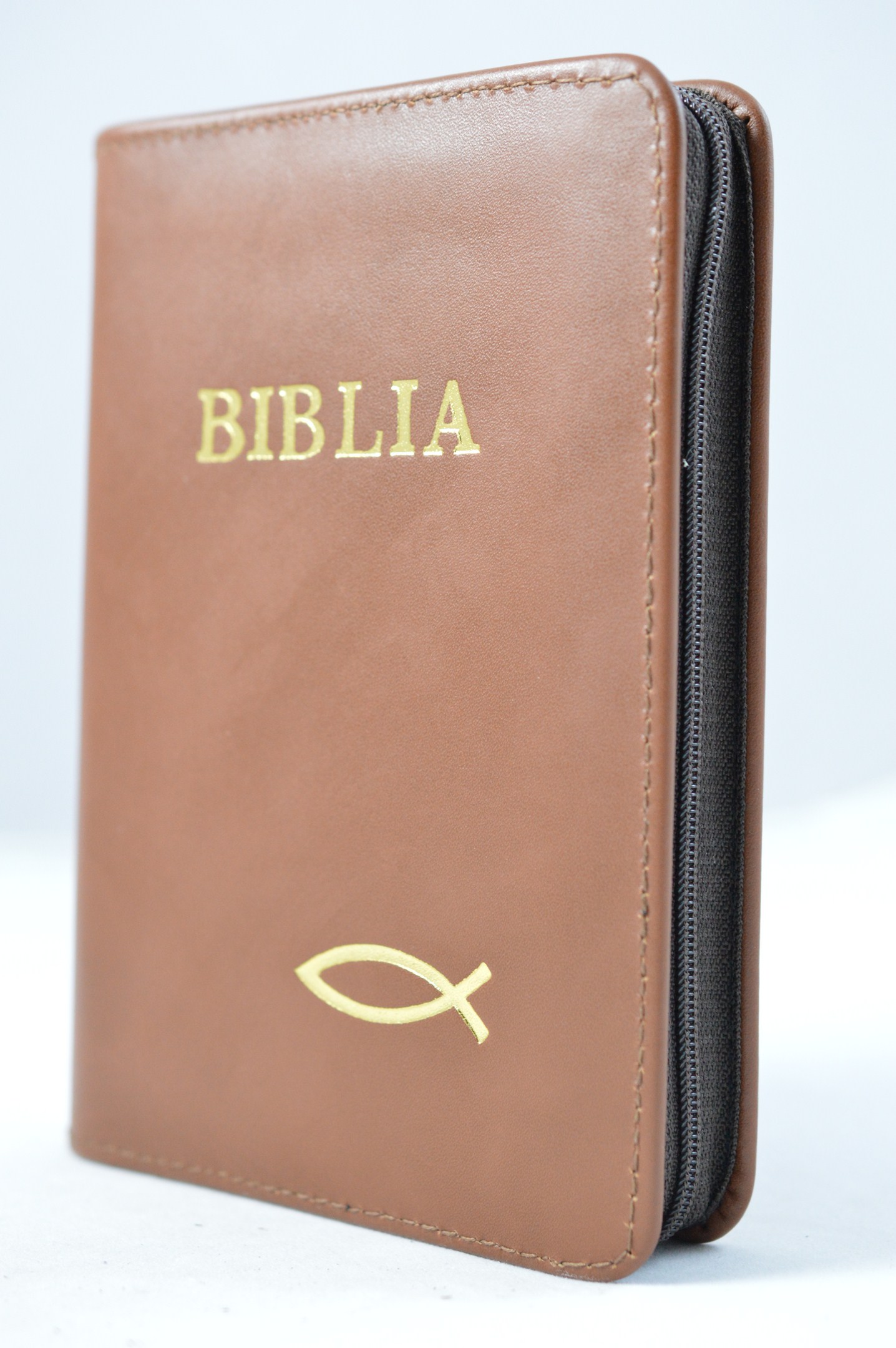 Biblia marime mica, coperta piele, culoare maro, fermoar, simbol peste [043 PF]