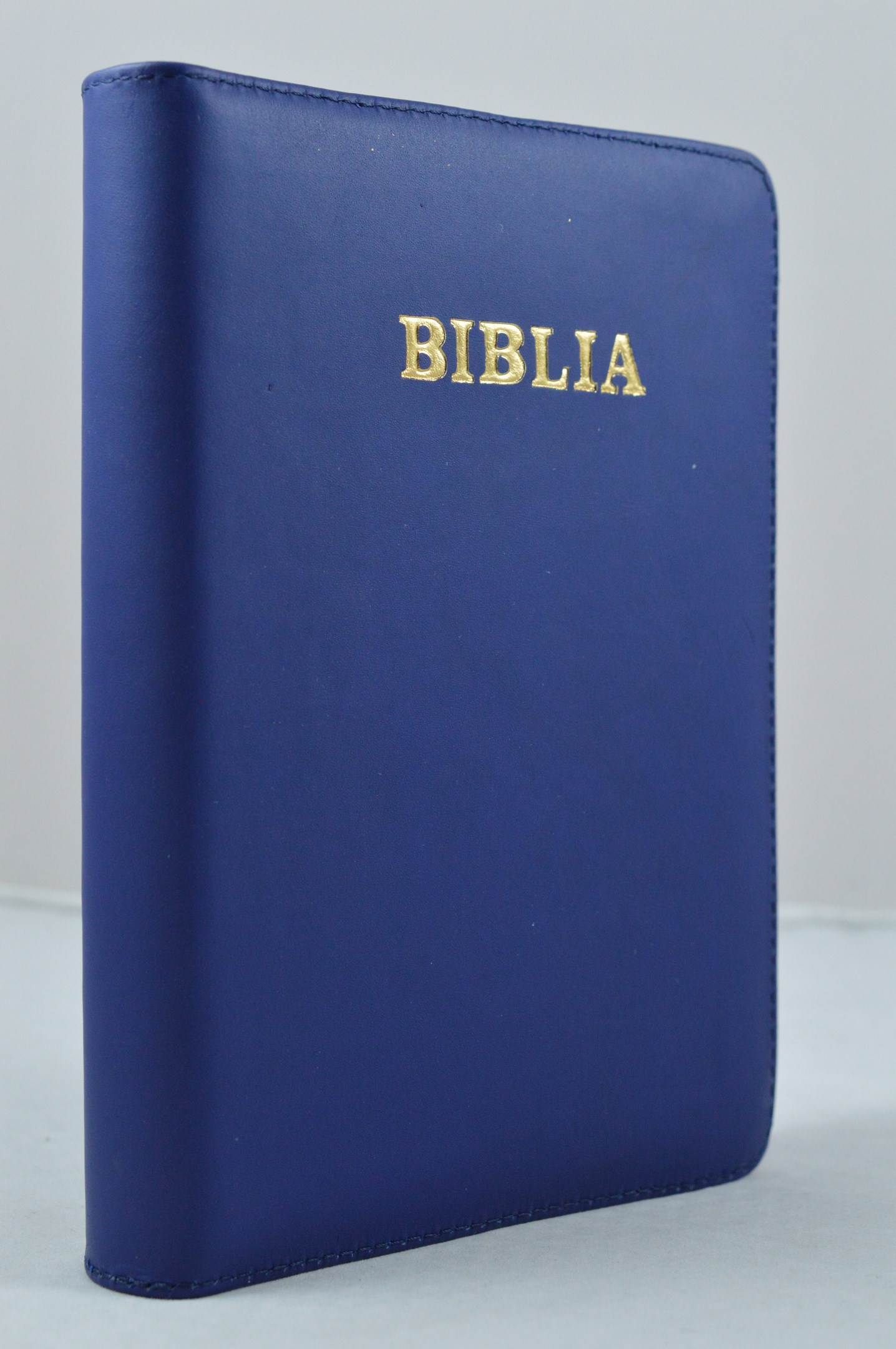 Biblia din piele, marime medie, indigo, fermoar, aurita, simbol simpla, 4 harti color [SI 052]