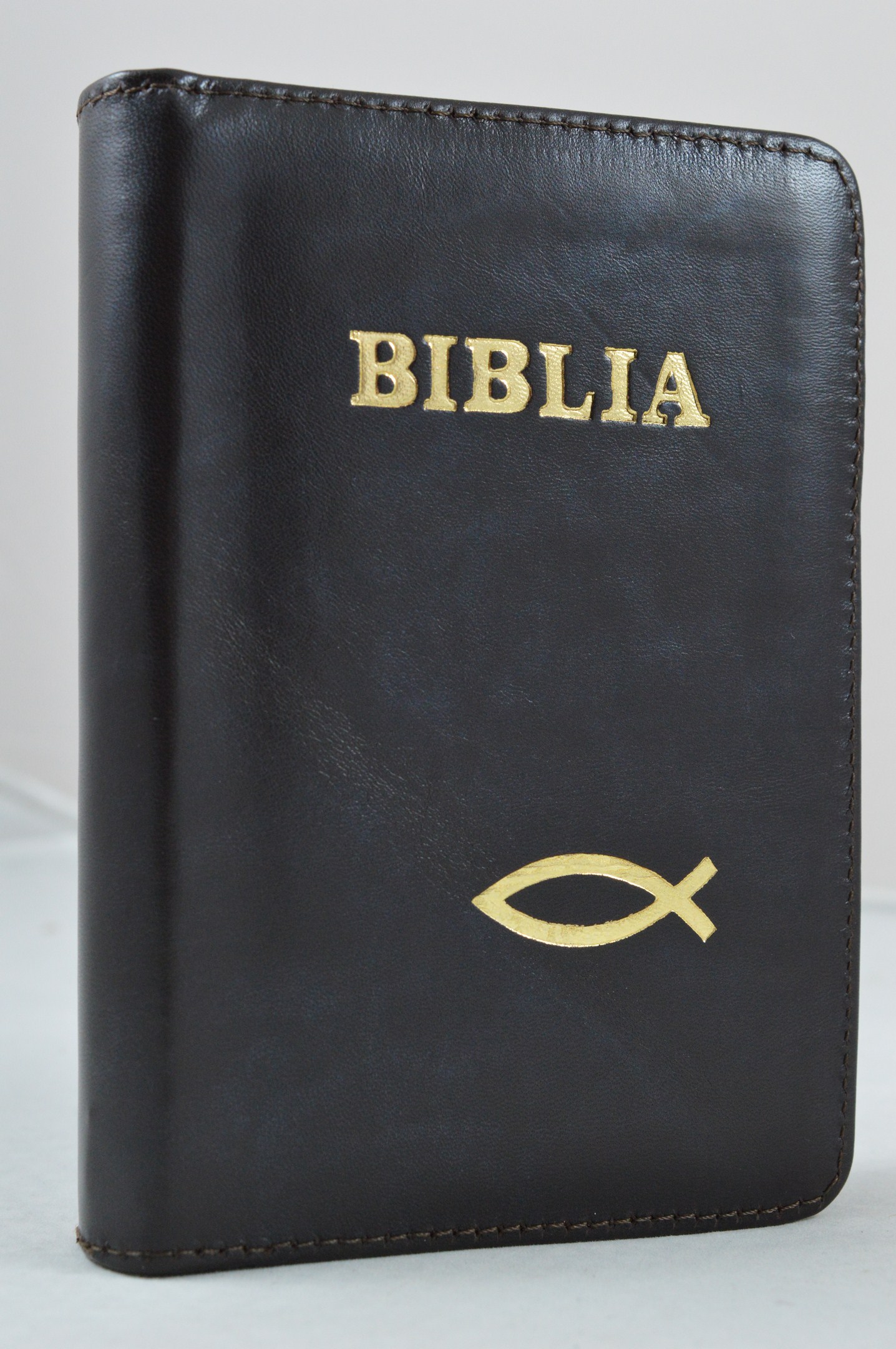Biblia format mic, din piele, culoare negru , index, fermoar, margini argintii, cu peste, cuv. lui Isus in rosu [047 PFI]