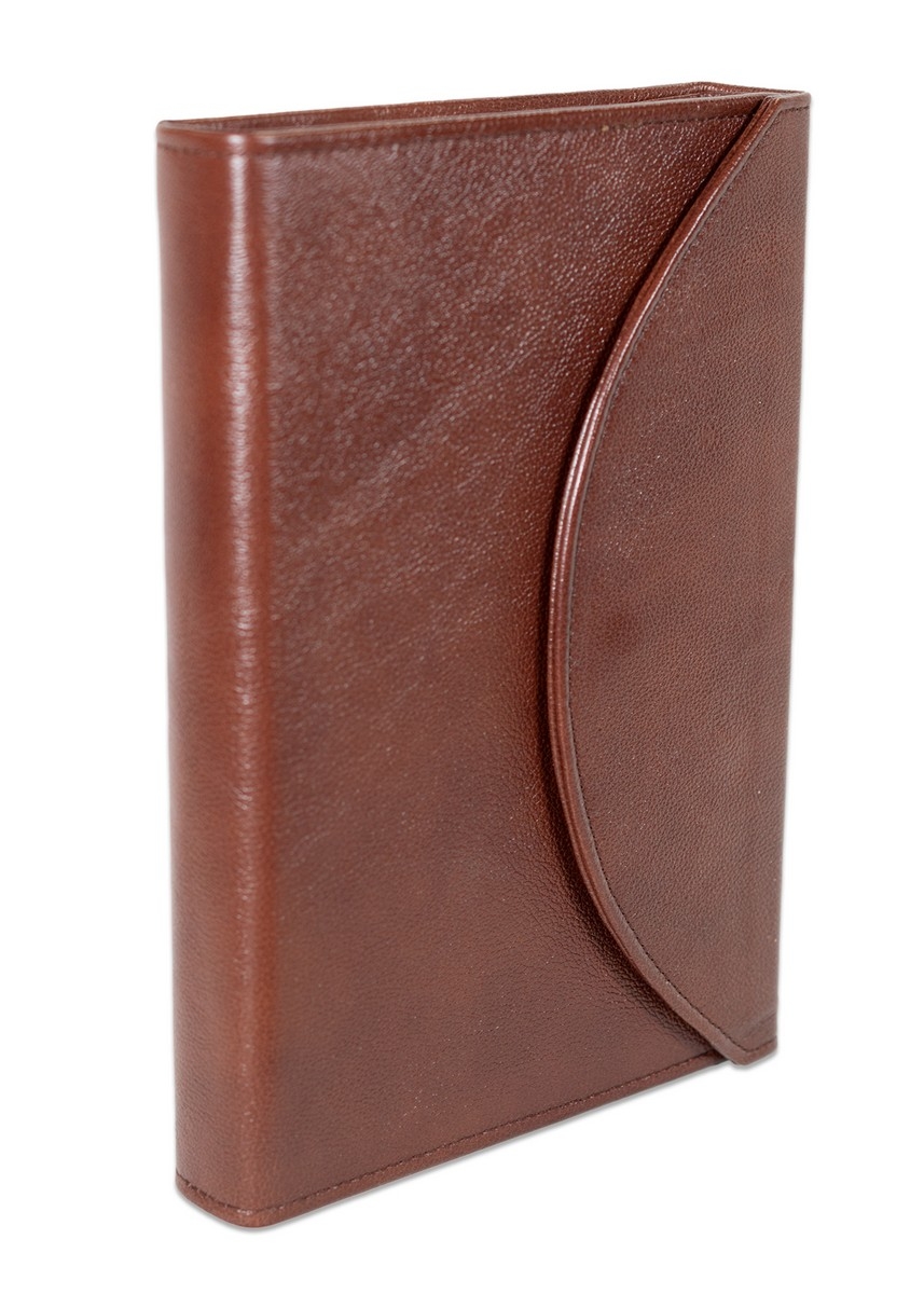 Biblie mare, piele, maro, clapeta cu capsa, index, margini argintii, cuv. Isus cu rosu + inel pentru pix [MAR 073 PCI]