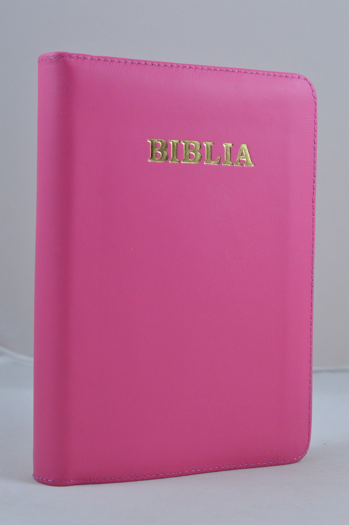 Biblie din piele, marime medie,roz bombon, fermoar, index, margini aurii, cuv. lui Isus cu rosu [SB 057 PFI]