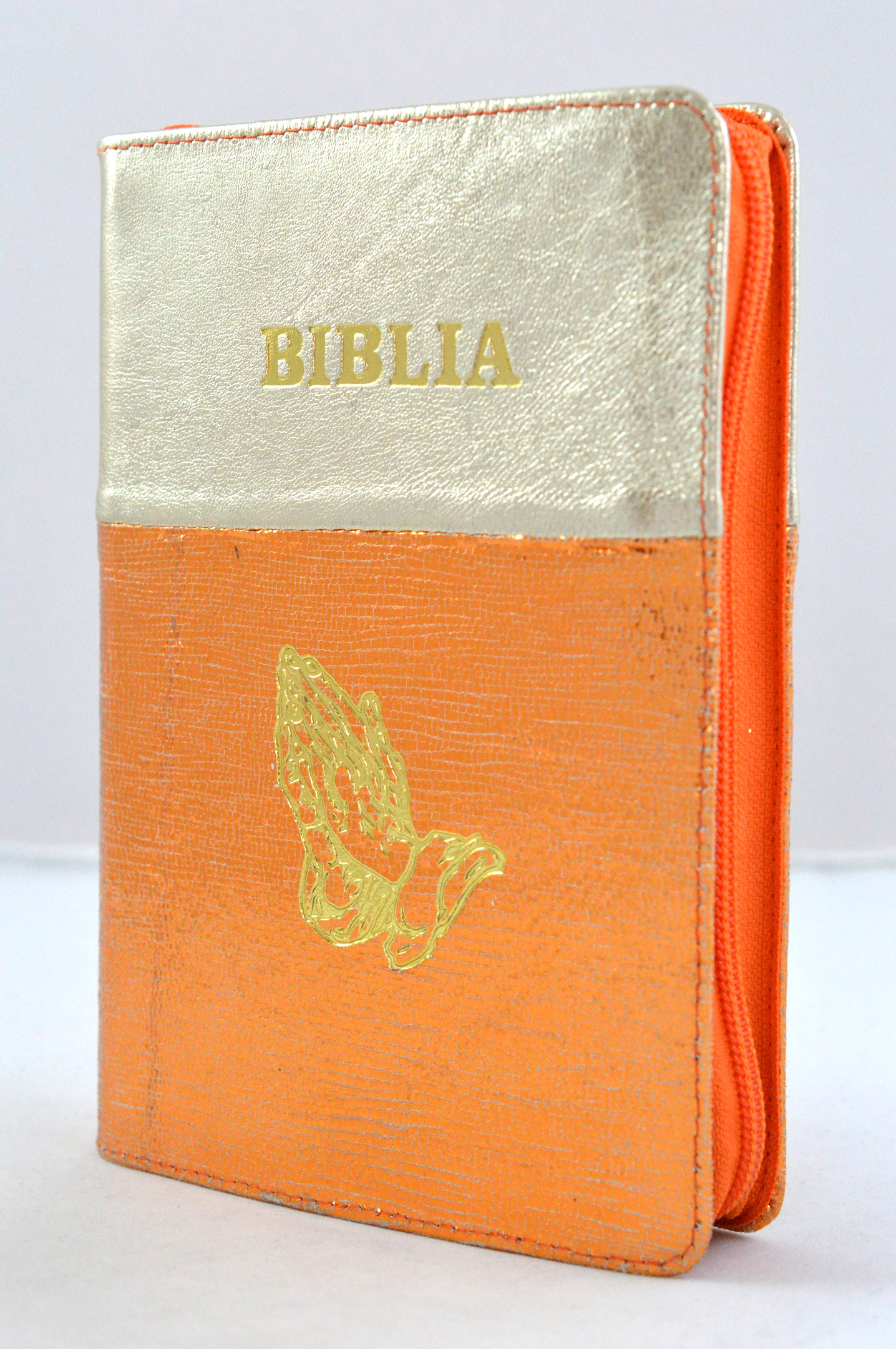 Biblia din piele, marime medie, argintiu - portocaliu, fermoar, simbol maini ruga, cuv. lui Isus cu rosu [053]