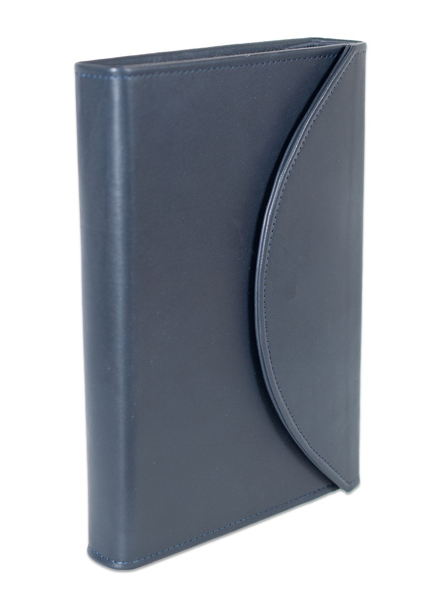 Biblie mare, piele, bleu inchis, clapeta cu capsa, index, margini argintii, cuv. Isus cu rosu + inel pentru pix [MAR 073 PCI]