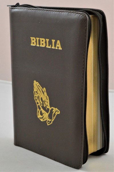 Biblia din piele, medie, maro, fermoar, aurita, simbolul maini in ruga, cuv. lui Isus cu rosu [052]