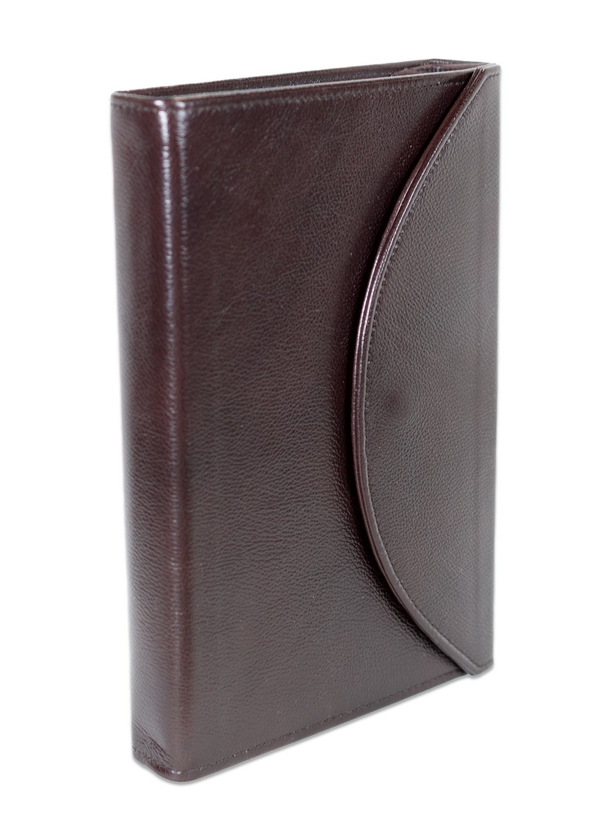 Biblie mare, piele, maro inchis, clapeta cu capsa, index, margini argintii, cuv. Isus cu rosu + inel pentru pix [MAR 073 PCI]