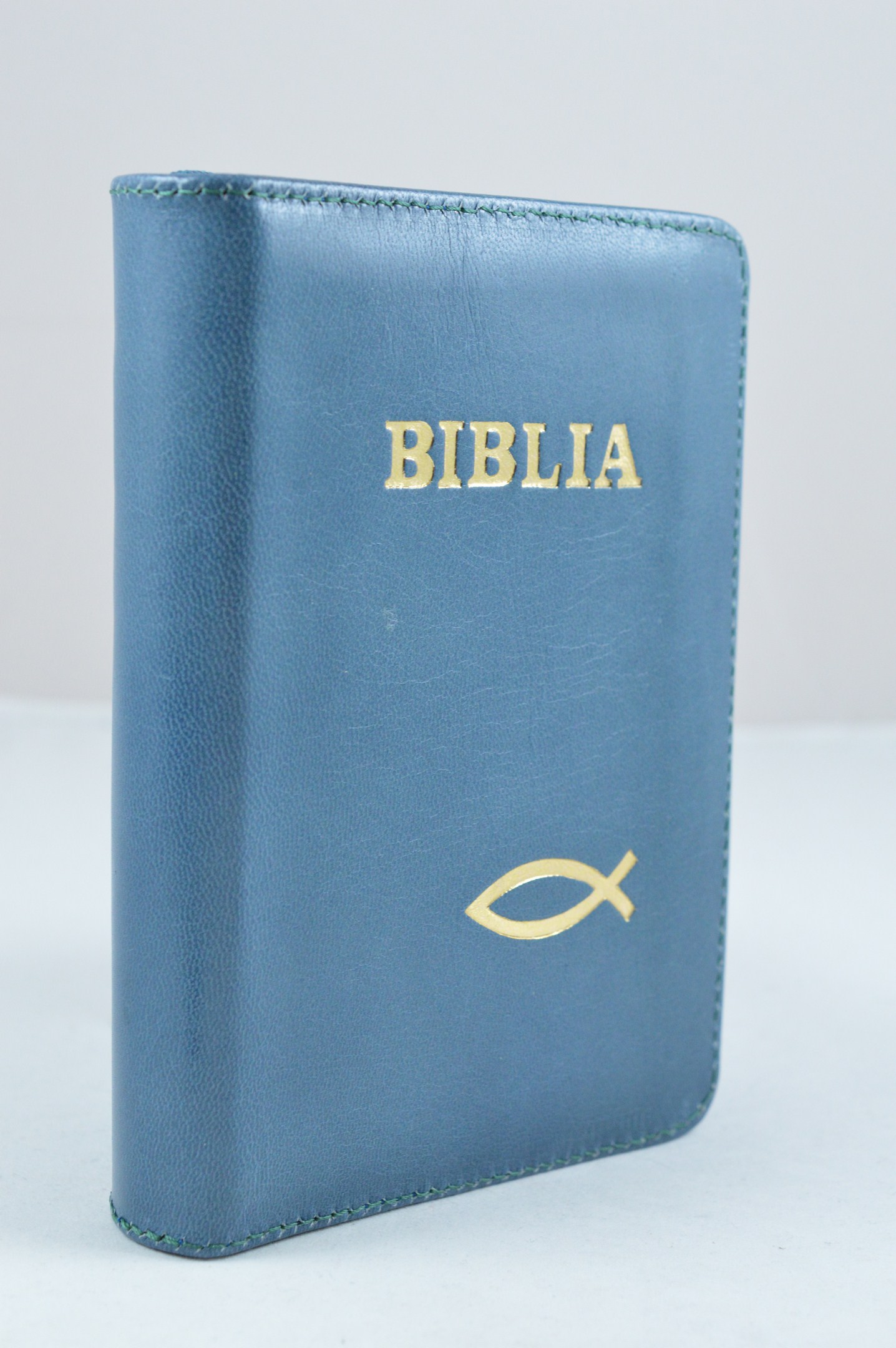 Biblie din piele, dimensiune mica, albastru metalic, fermoar, simbol peste cuv. lui Isus in rosu [043 A]
