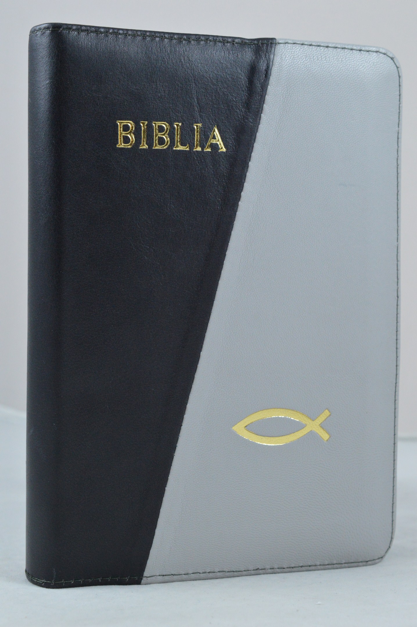 Biblia din piele, medie, neagra cu gri deschis, fermoar, aurita, simbol peste,  cuv. lui Isus cu rosu [052]