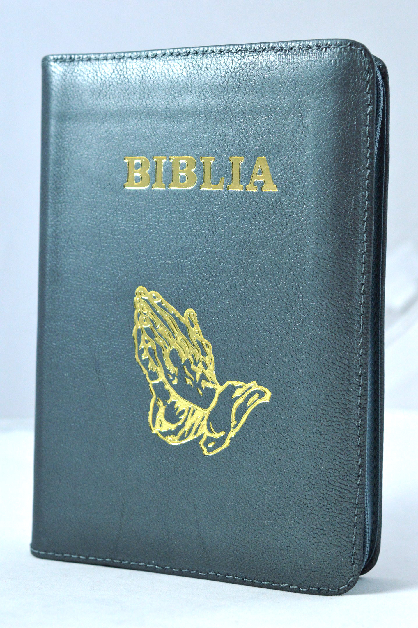 Biblie marime mica, din piele, culoare bleu inchis, fermoar, cu maini [043 PF]