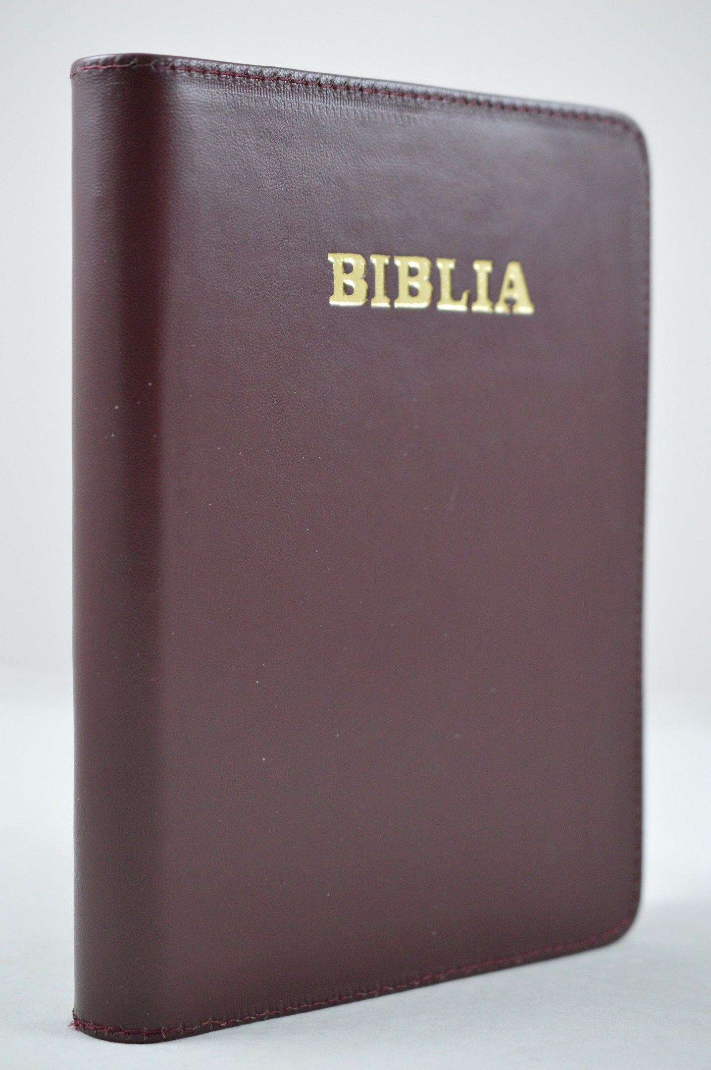 Biblia din piele, marime medie, visinie, fermoar, aurita, simbol simpla, 4 harti color [SI 052]