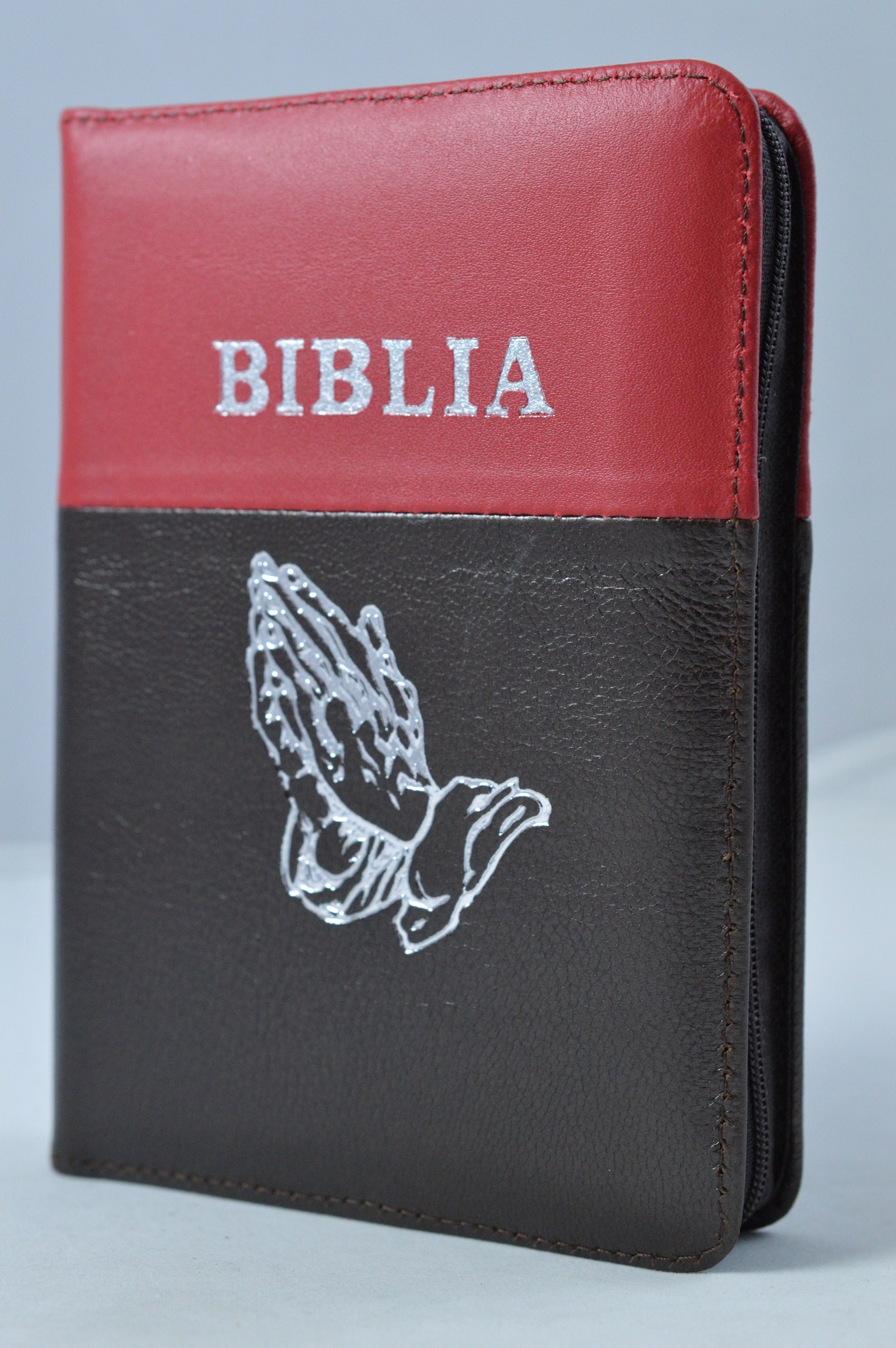 Biblia format mic, din piele, culoare rosu coral - visiniu inchis, index, fermoar, margini argintii, simbol peste, cuv. lui Isus in rosu [047 PFI]