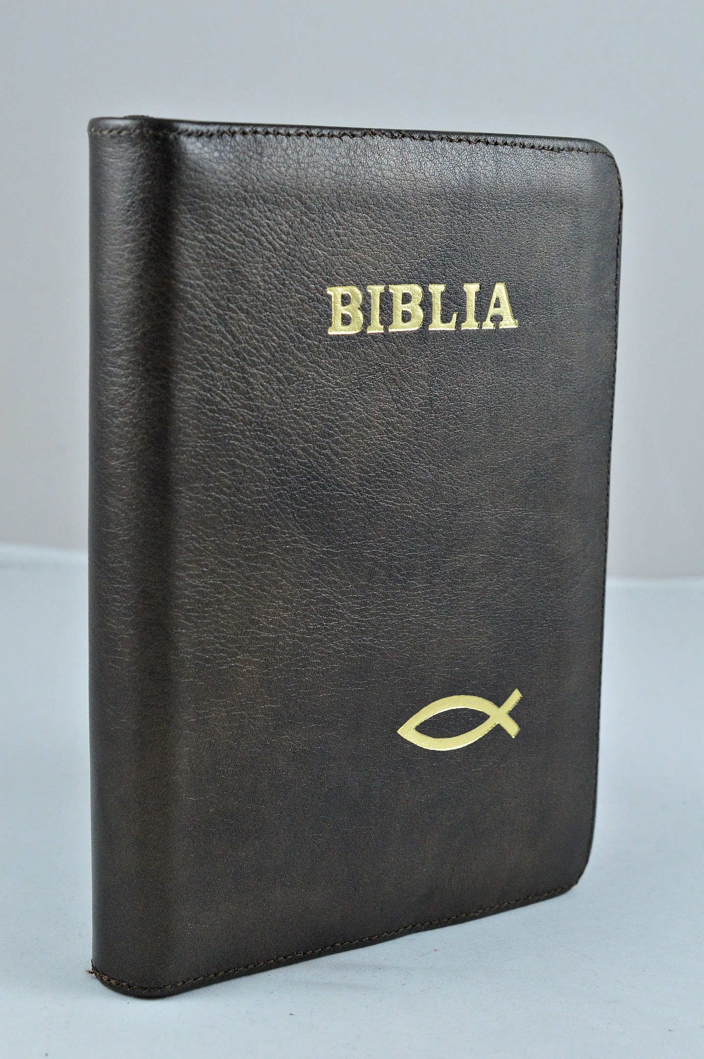 Biblia din piele, medie, neagra , fermoar, aurita, simbol peste, cuv. lui Isus cu rosu [052]