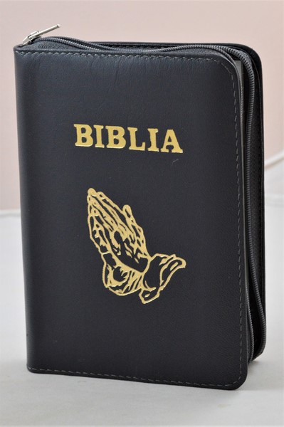 Biblie din piele, mica, gri inchis, fermoar, margini albe, simbolul maini in ruga, cuv. lui Isus in rosu [043 PF]