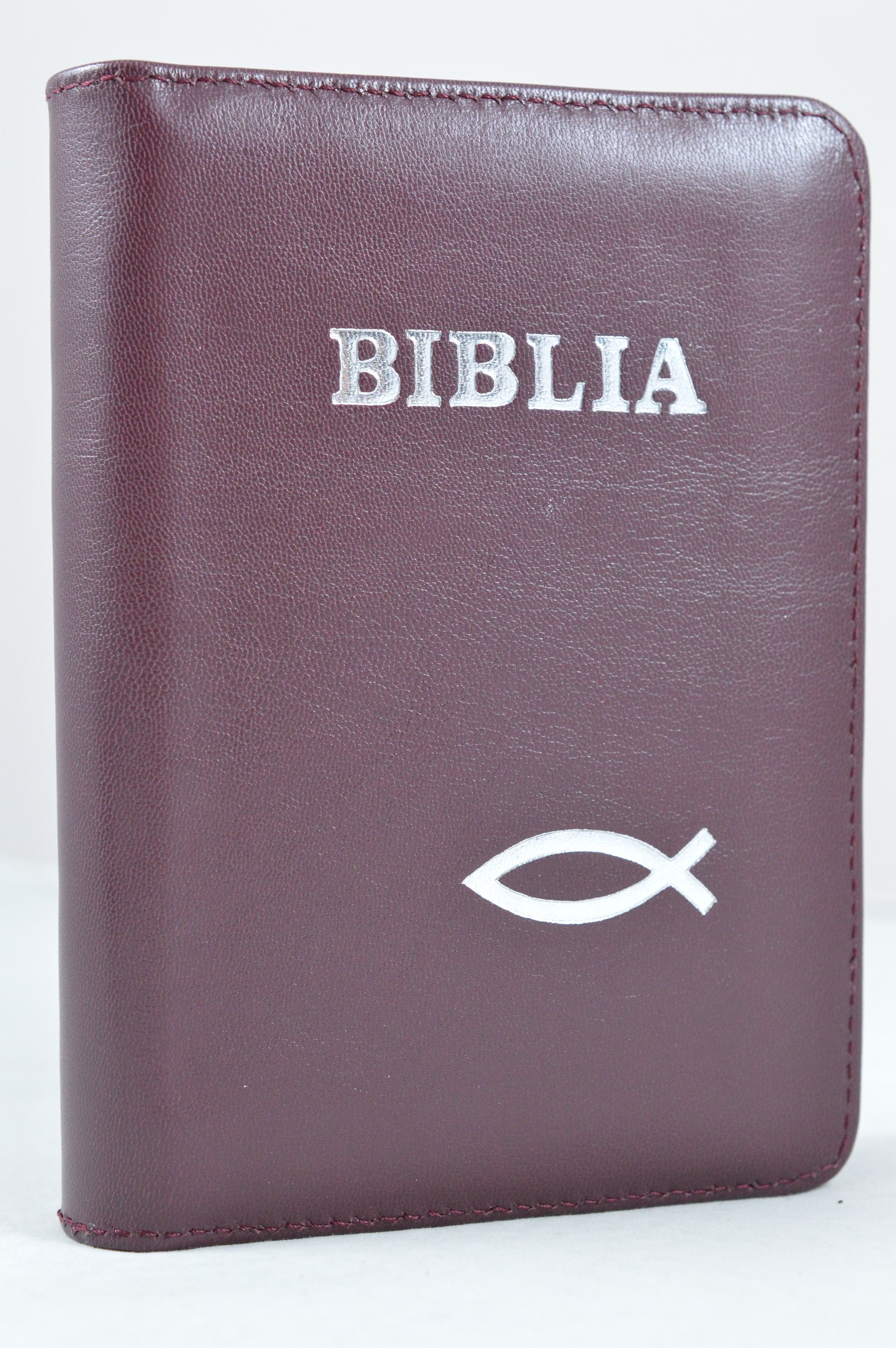 Biblie din piele, mica, visiniu inchis, fermoar, margini argintii,simbol peste, cuv. lui Isus in rosu [043 A]