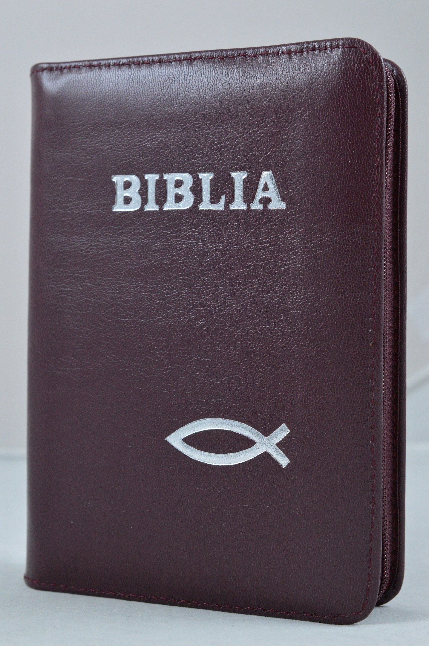 Biblie din piele, mica, maro inchis, fermoar, margini argintii,simbol peste, cuv. lui Isus in rosu [043 A]