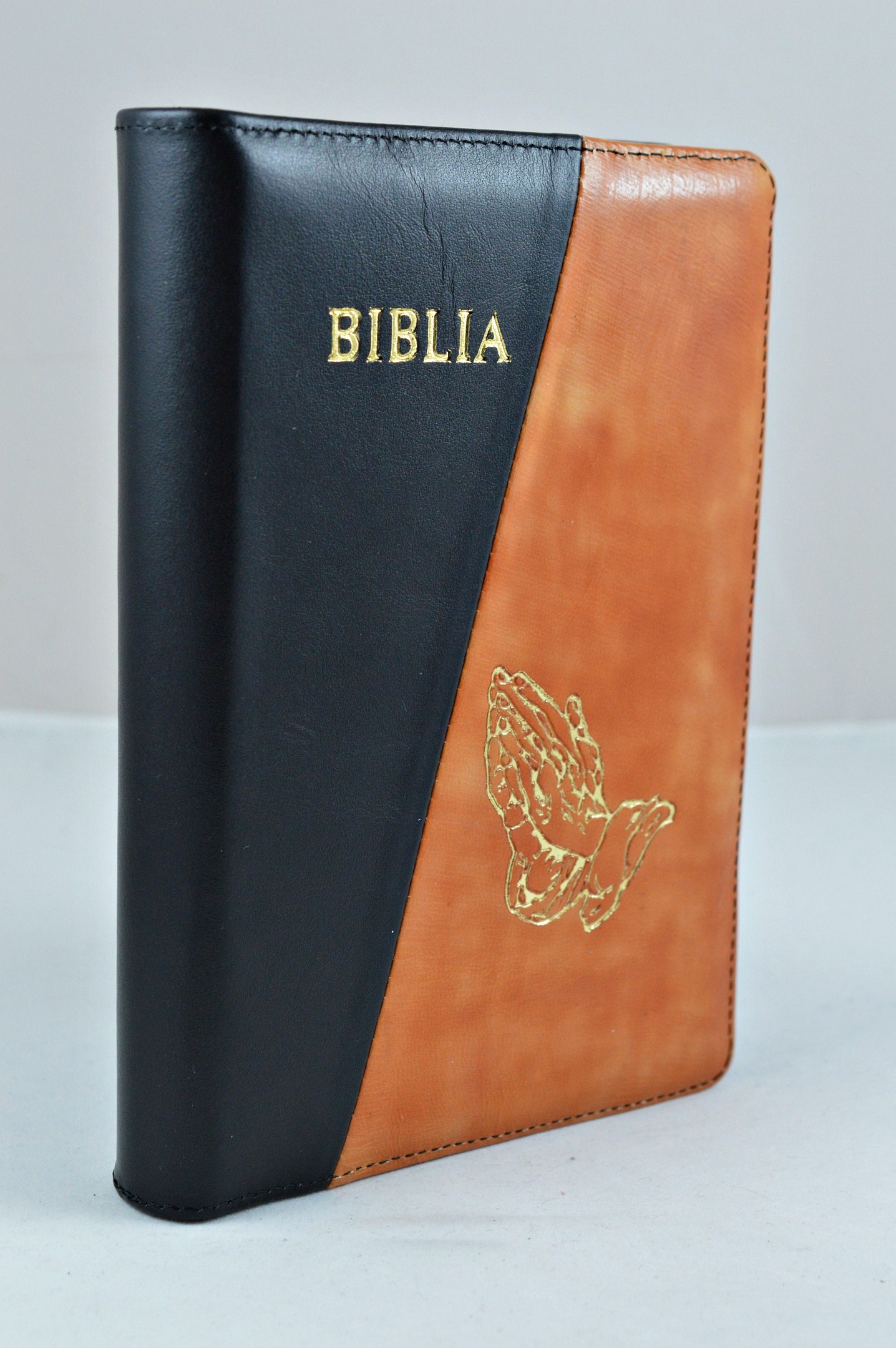 Biblia din piele, medie, negru cu portocaliu, fermoar, aurita, simbol maini in rugaciune, cuv. lui Isus cu rosu [052]