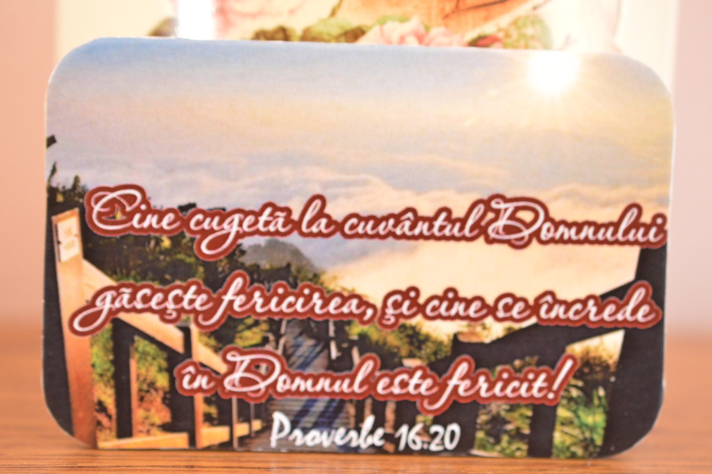 Magnet de frigider - Cine cugeta la cuvantul Domnului gaseste fericirea Magnet de frigider - Cine cugeta la cuvantul Domnului gaseste fericirea