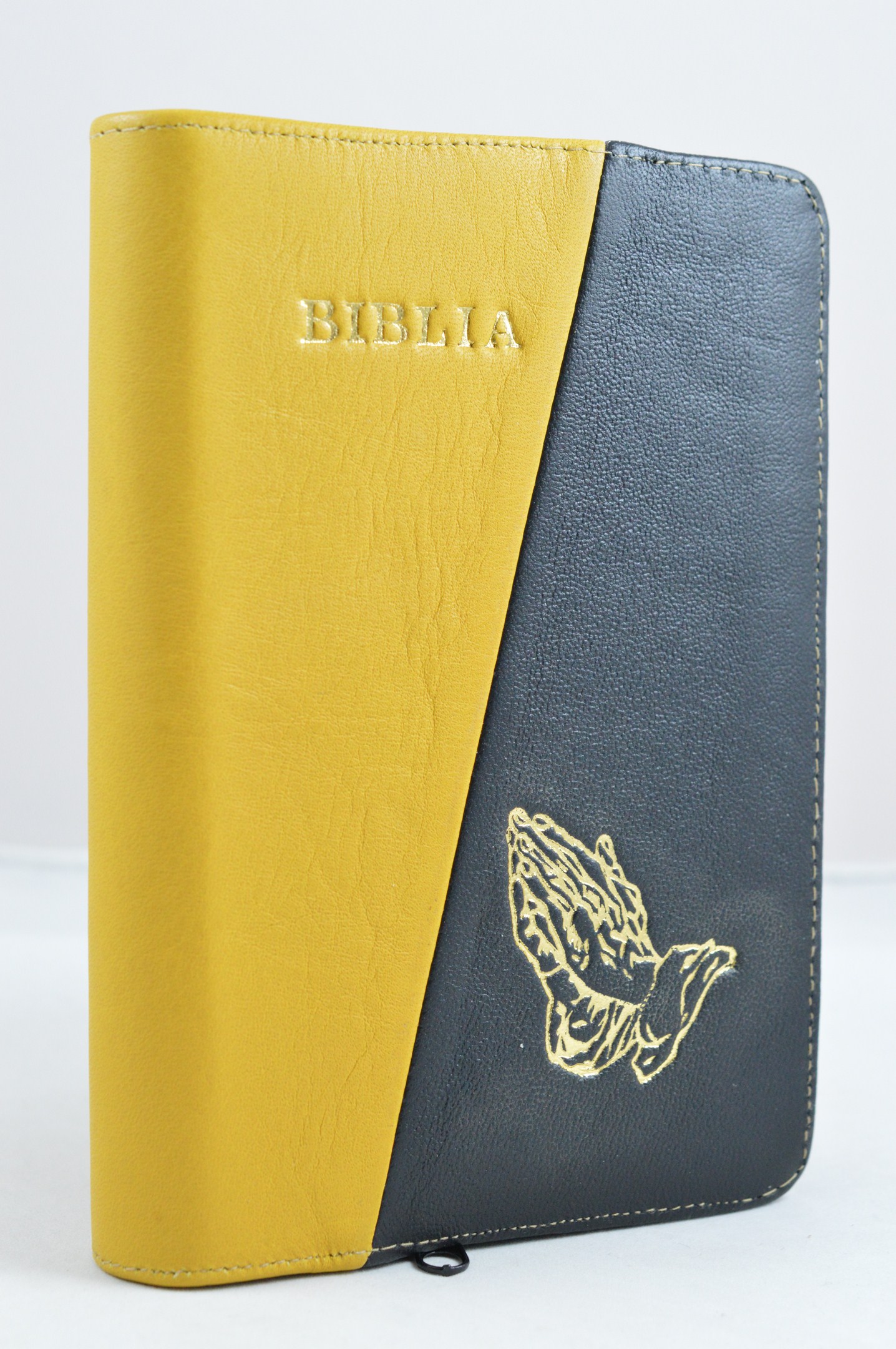 Biblia din piele, marime medie,galben-negru, fermoar, simbol  maini în rugă, cuv. lui Isus cu rosu [053]