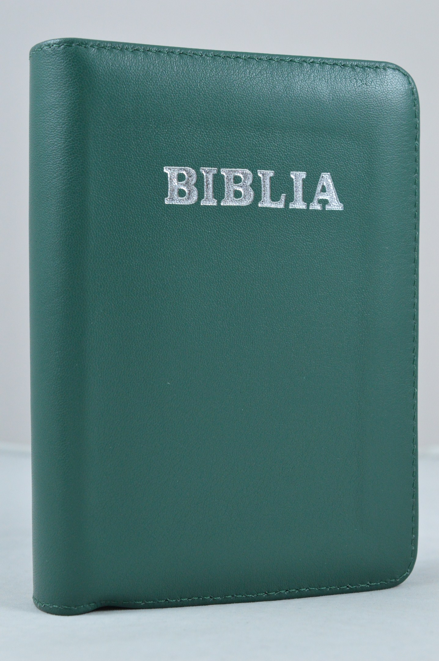 Biblie din piele, mica, verde inchis, fermoar, argintata, cuv. lui Isus in rosu [043 A]