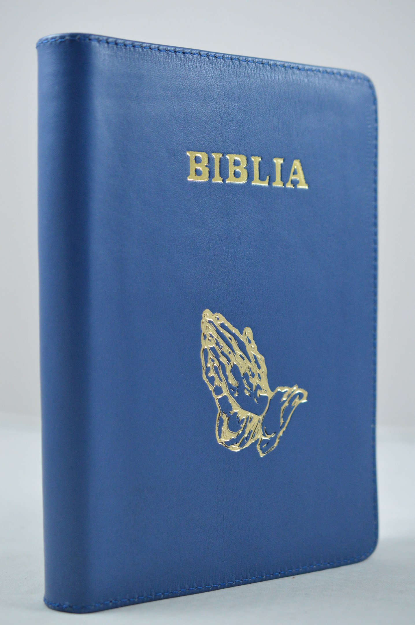 Biblia din piele, marime medie, albastru metalic , fermoar, aurita, simbol maini in ruga, 4 harti color [SI 052]