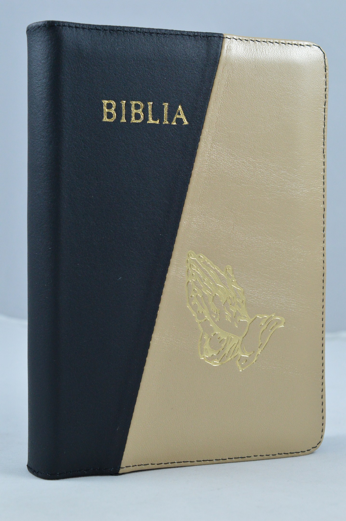 Biblia din piele, marime medie, negru / crem, fermoar, simbol maini in ruga, cuv. lui Isus cu rosu [053]