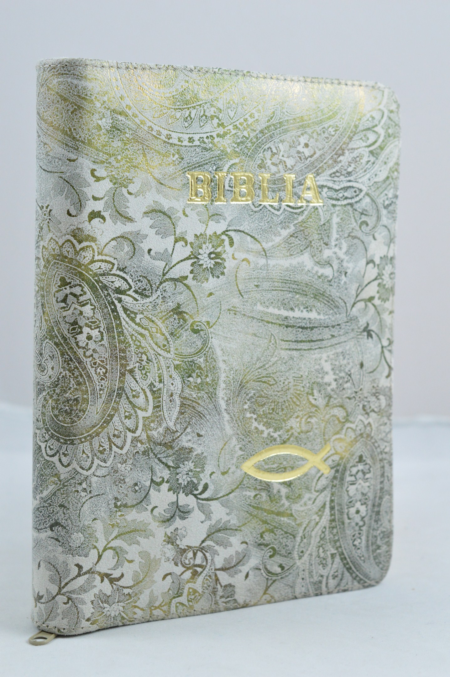 Biblia din piele, marime medie,motiv floral , fermoar, simbol  peste, cuv. lui Isus cu rosu [053]