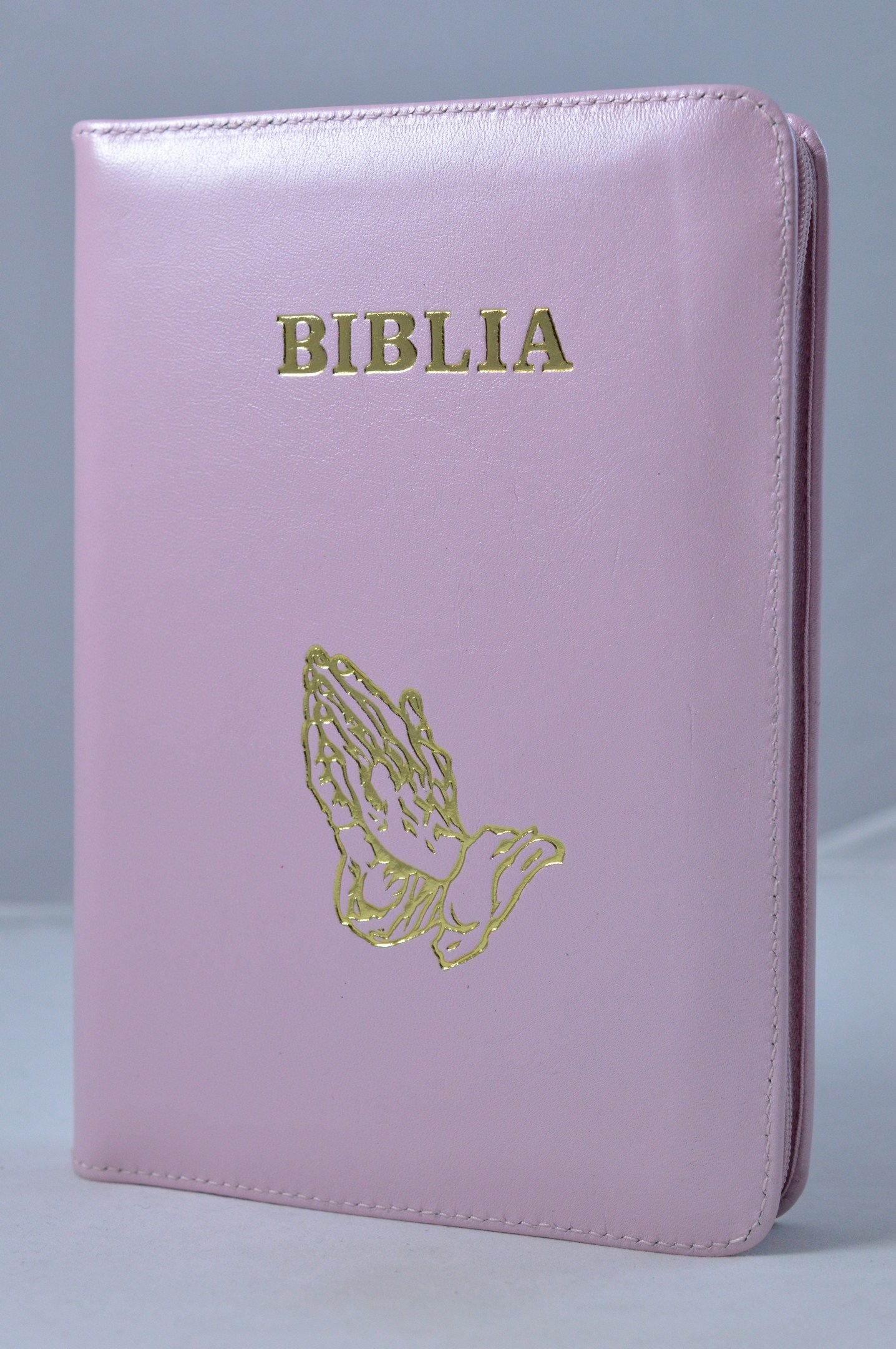 Biblia din piele, marime medie, roz pal, fermoar, cu maini, cuv. lui Isus cu rosu [053]