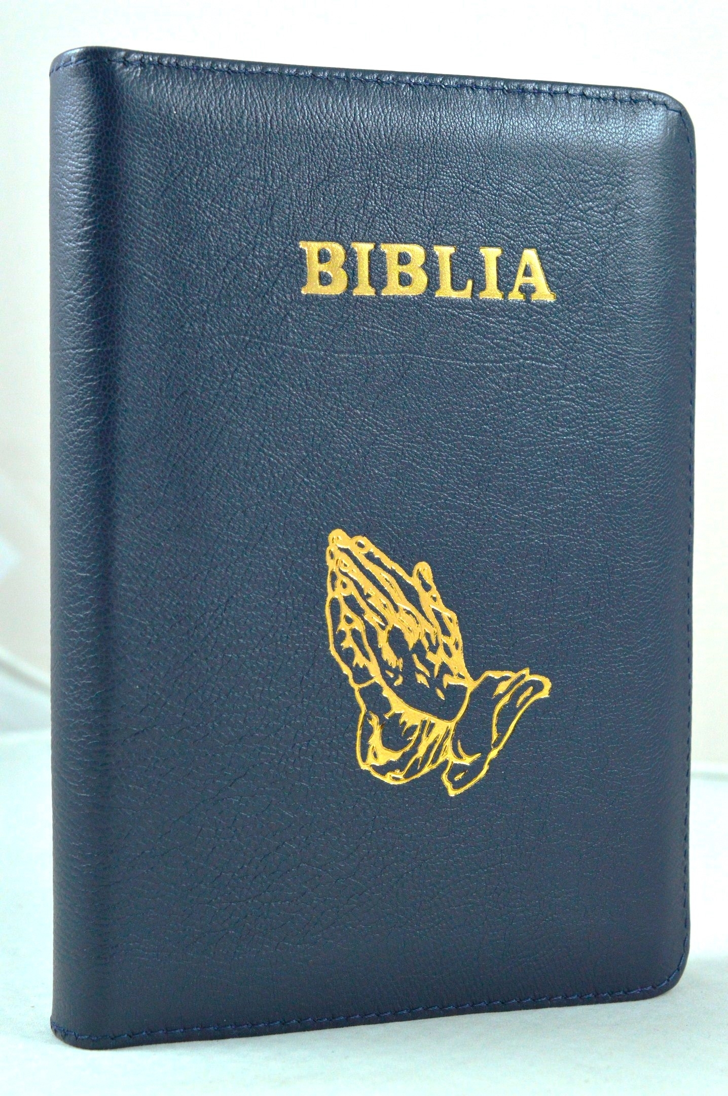 Biblie din piele, marime medie, culoare, bleumarin, fermoar, margini albe, simbol maini in rugaciune, cuv. lui Isus cu rosu [053]