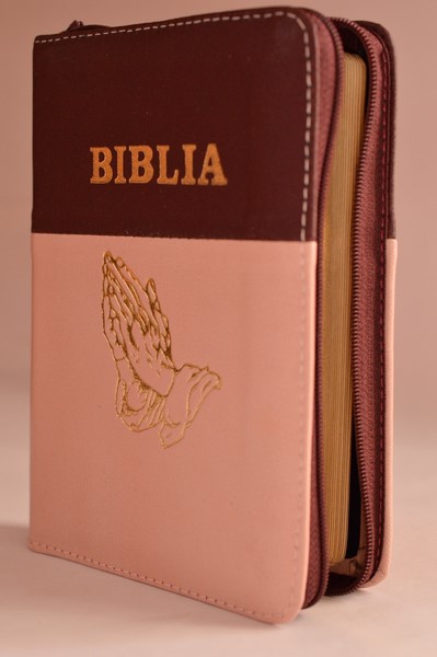 Biblie din piele, dimensiune mica, visiniu inchis/roz pal, fermoar, simbol maini in ruga , cuv. lui Isus in rosu [043 A]