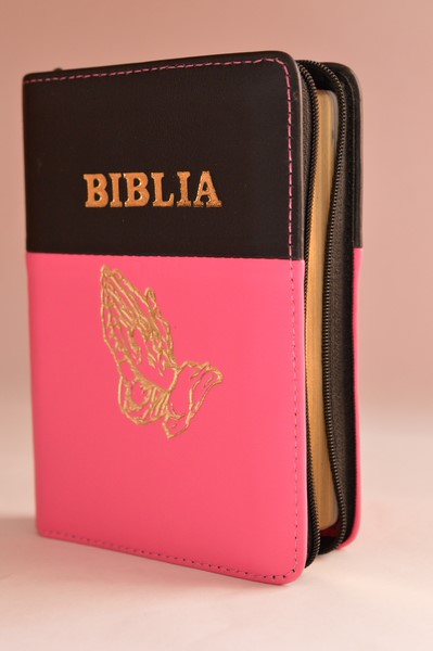 Biblie din piele, dimensiune mica, negru/roz bombon, fermoar, simbol maini in ruga , cuv. lui Isus in rosu [043 A]