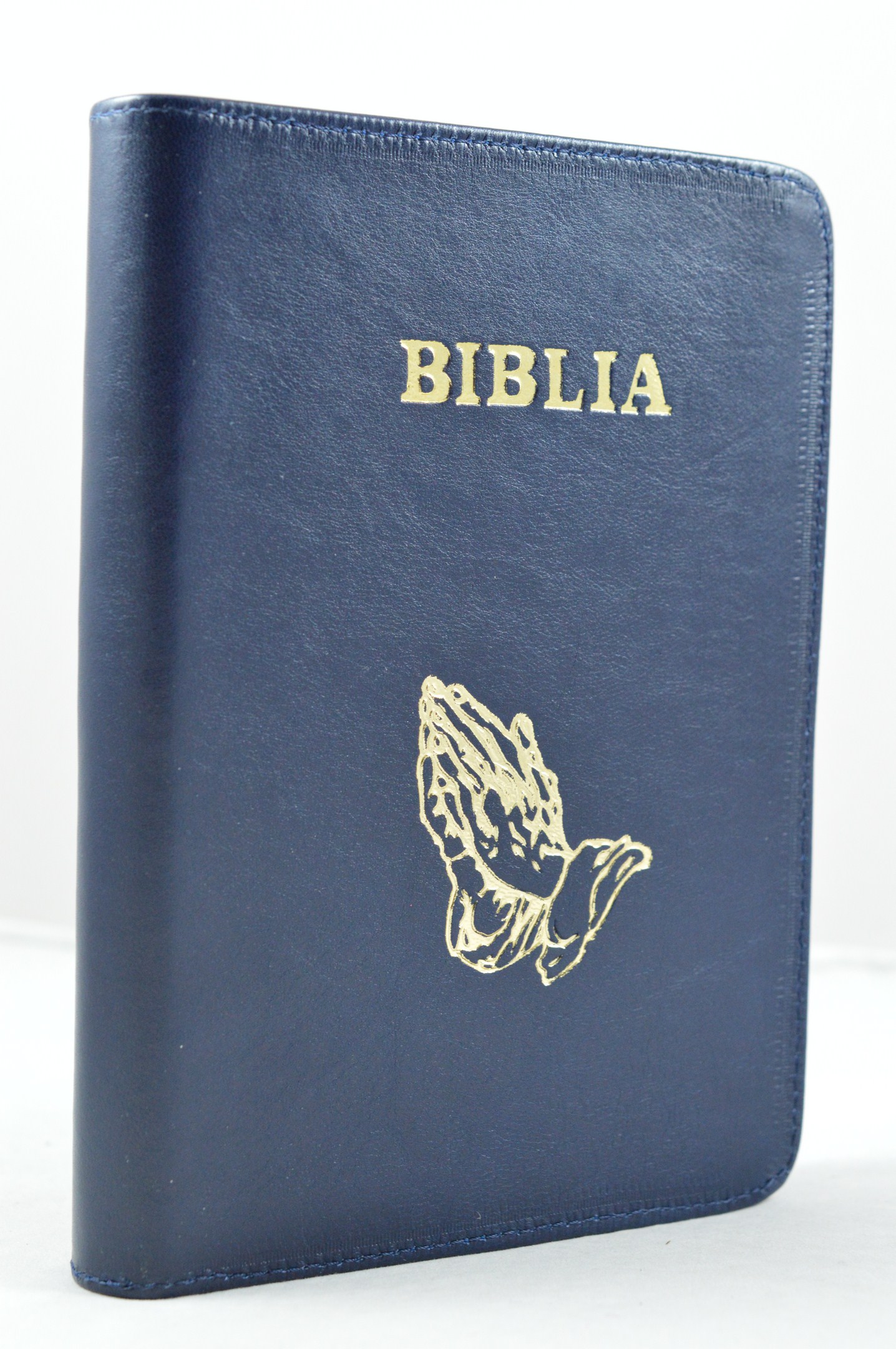 Biblia din piele, marime medie, albastru inchis , fermoar, aurita, simbol maini in ruga, 4 harti color [SI 052]