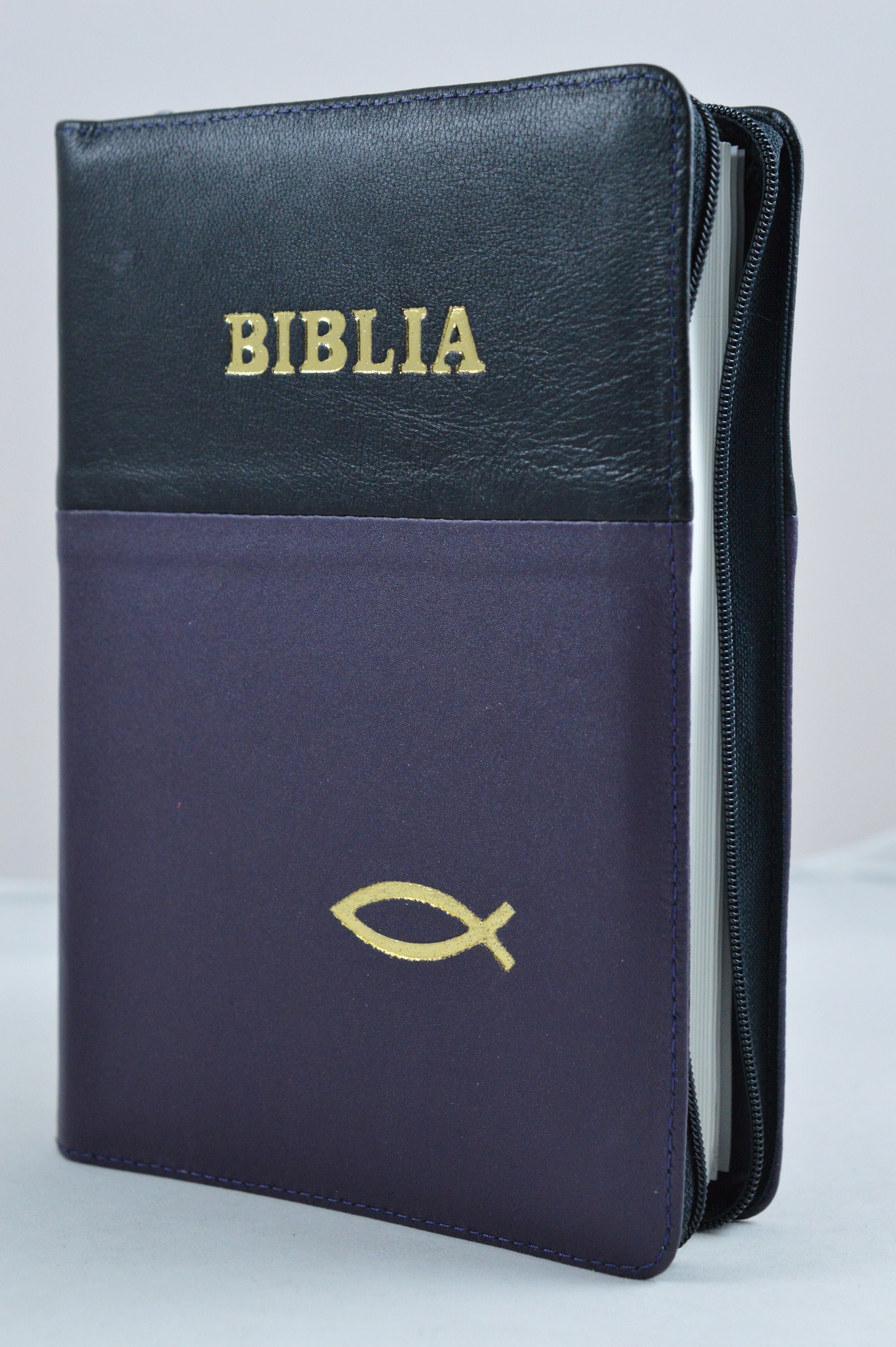 Biblia din piele, marime medie,negru-mov , fermoar, simbol  peste, cuv. lui Isus cu rosu [053]