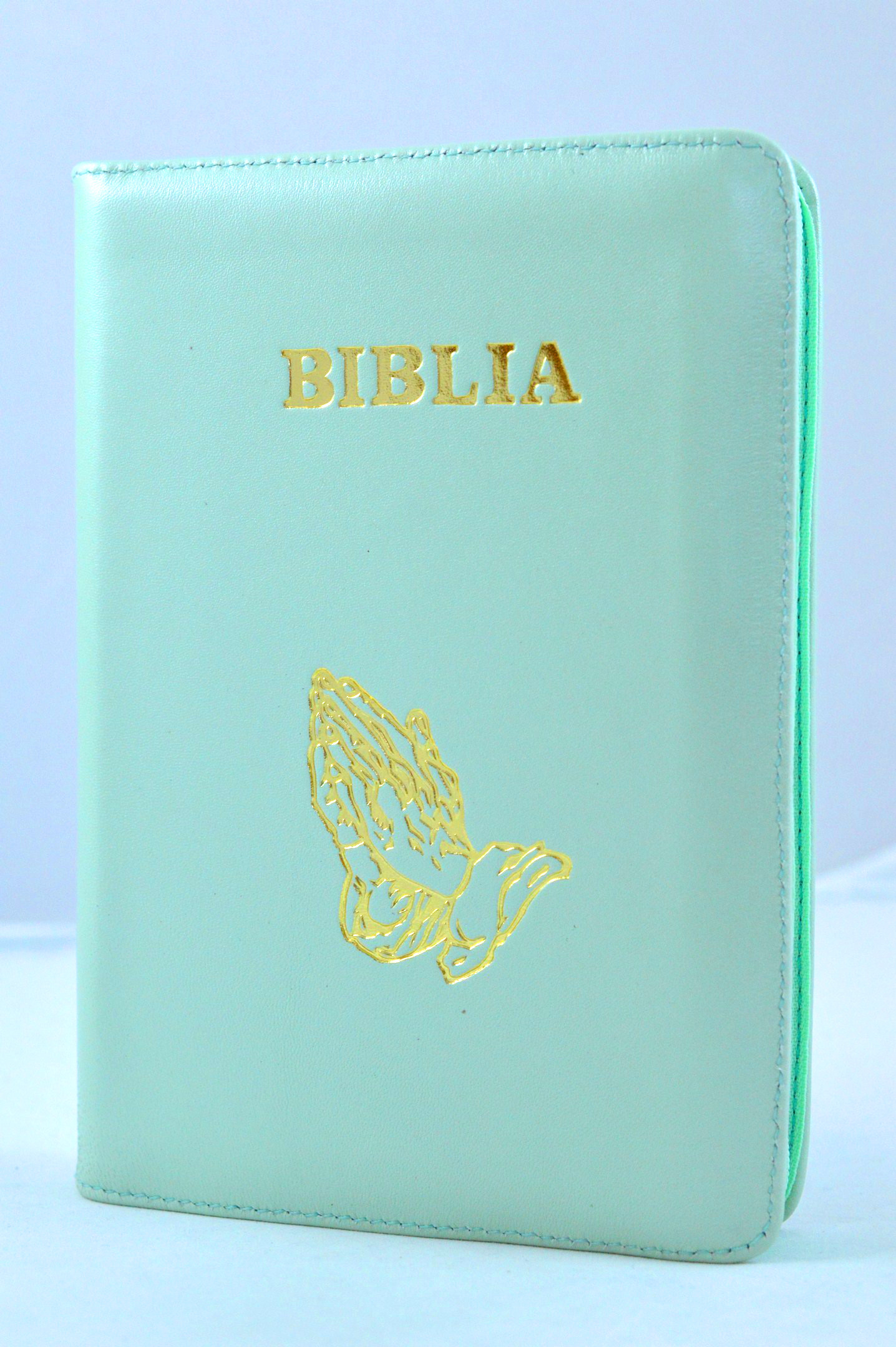 Biblia din piele, marime medie, verde turcoaz, fermoar, aurita, simbol maini in ruga, cuv. lui Isus cu rosu [052]