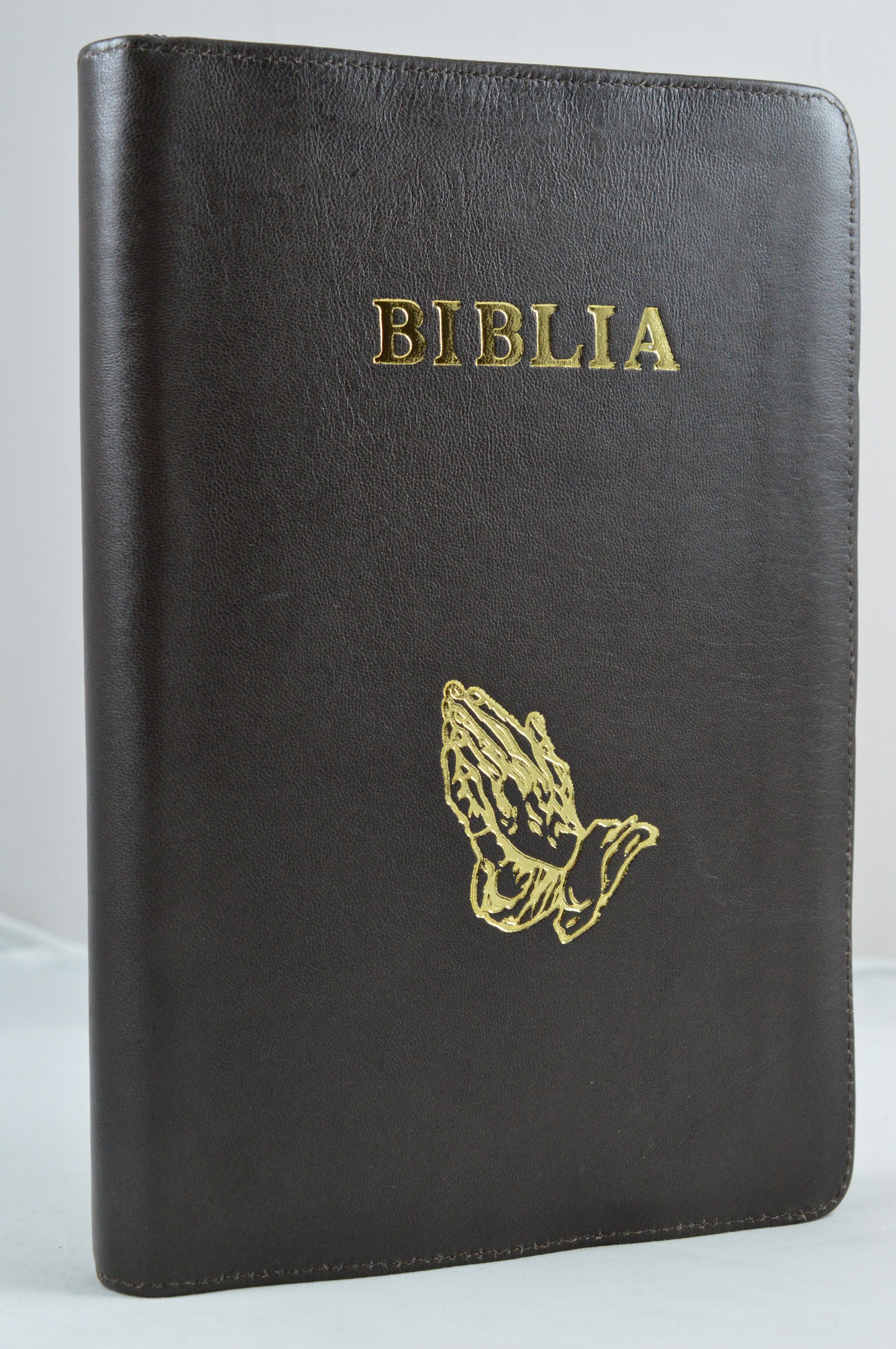 Biblia mare, coperta piele, culoare maro, fermoar, simbol maini [VS 073 PF]