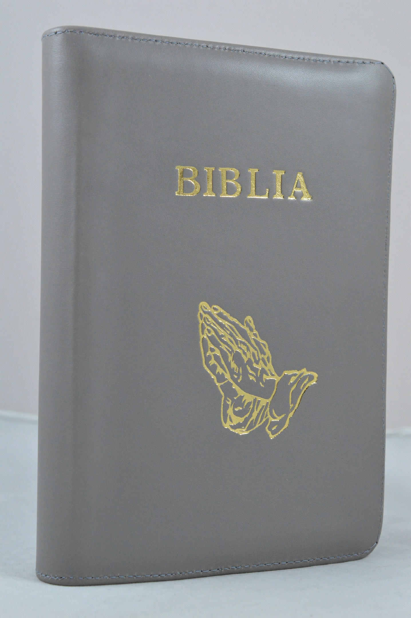 Biblia din piele, medie, gri, fermoar, aurita, simbol maini in rugaciune, cuv. lui Isus cu rosu [052]