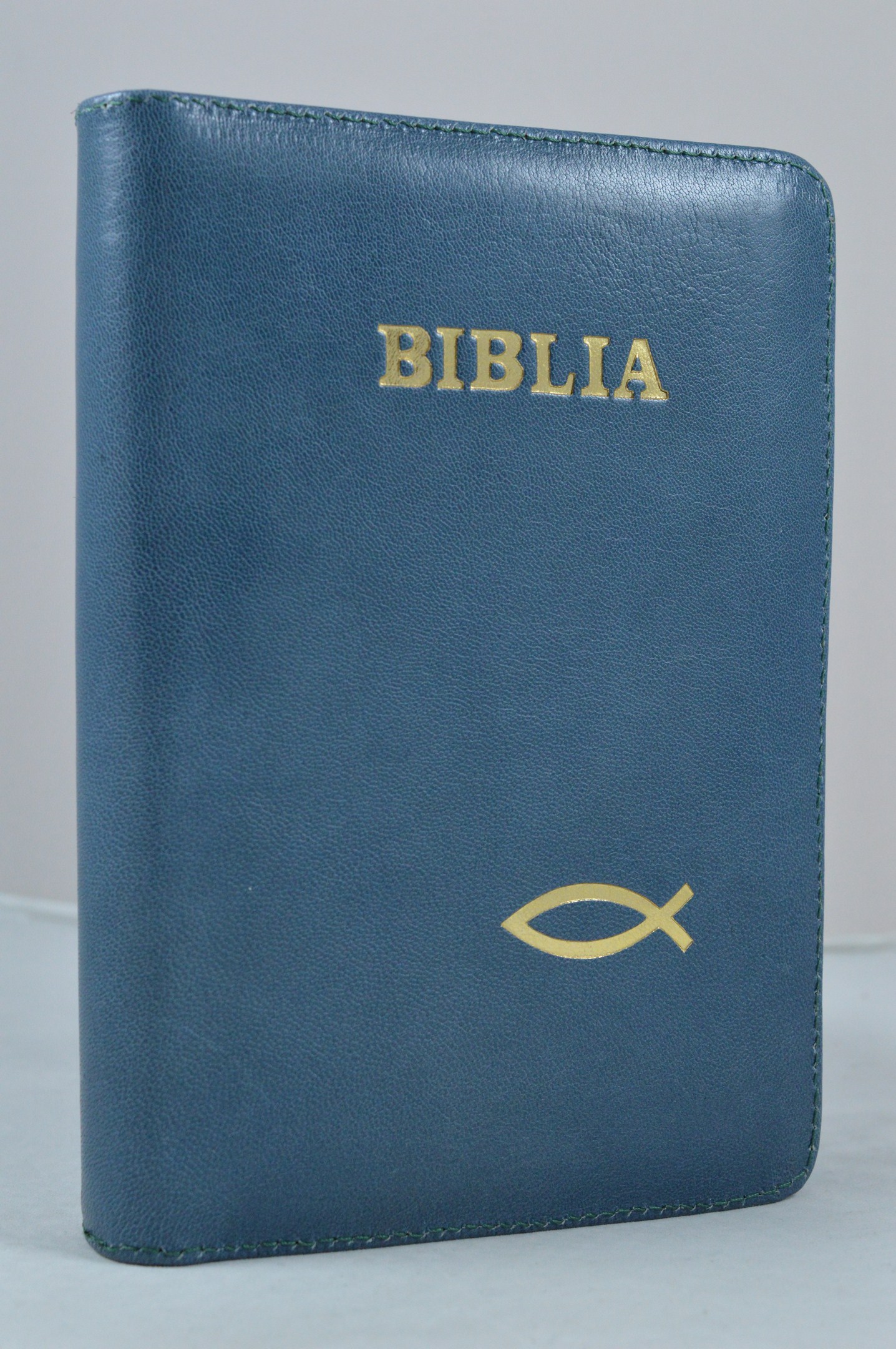 Biblia din piele, medie, albastra, fermoar, aurita, simbol peste, cuv. lui Isus cu rosu [052]