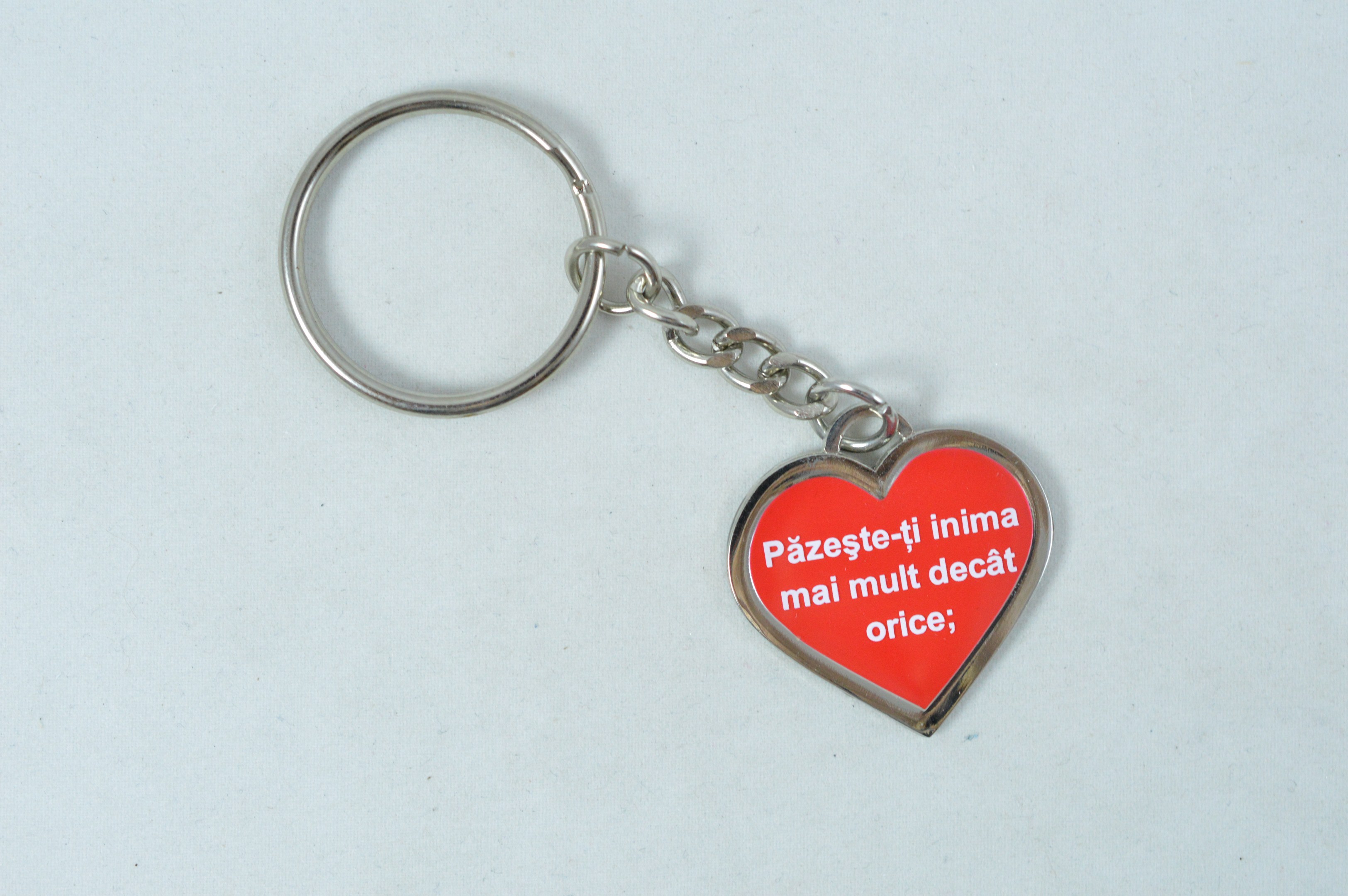 Breloc metal rosu - Pazeste-ti inima mai mult decat orice