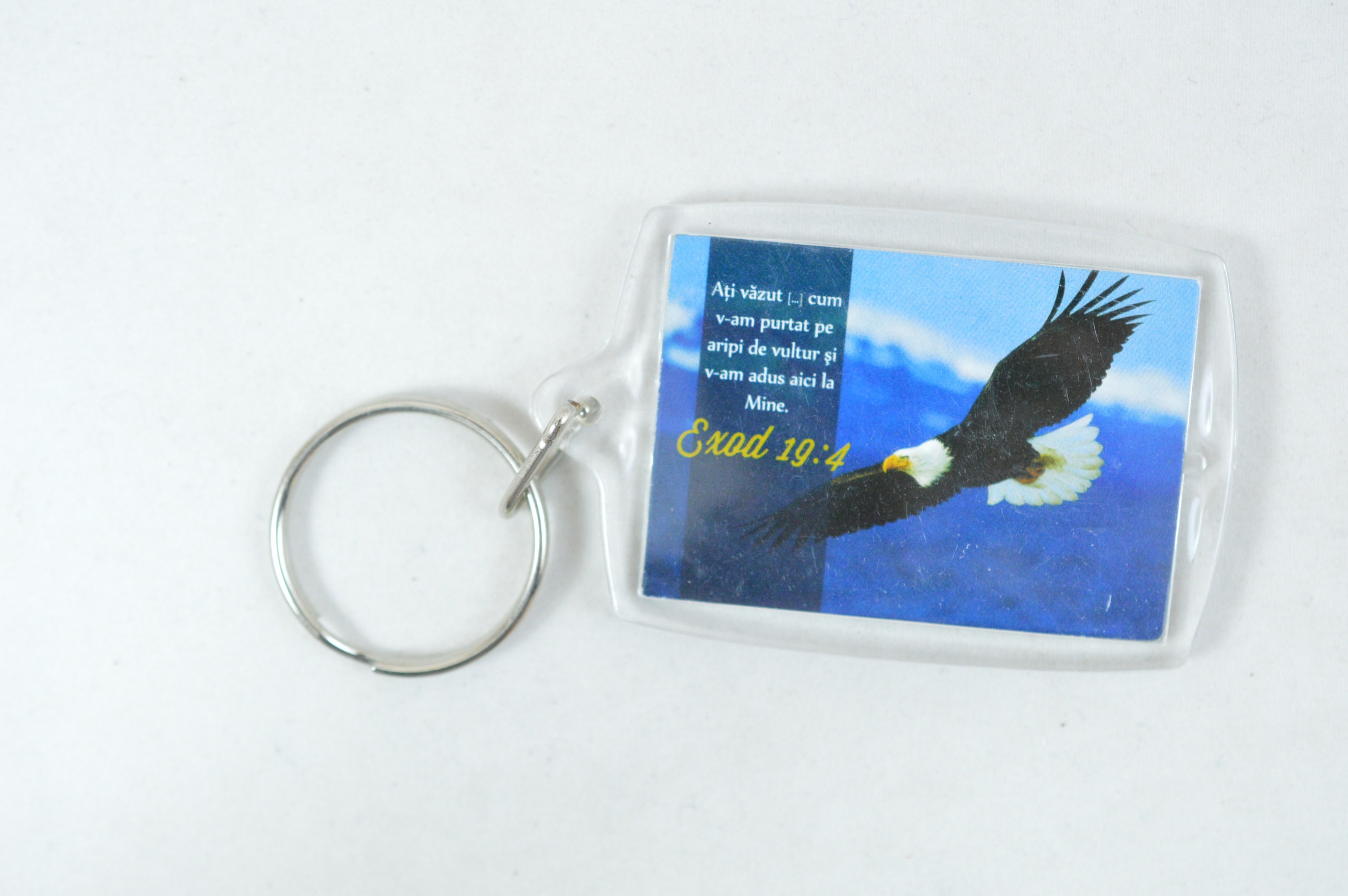 Breloc din plastic - Ati vazut/ Uitati-va cu bagare de seama Breloc din plastic - Ati vazut/ Uitati-va cu bagare de seama