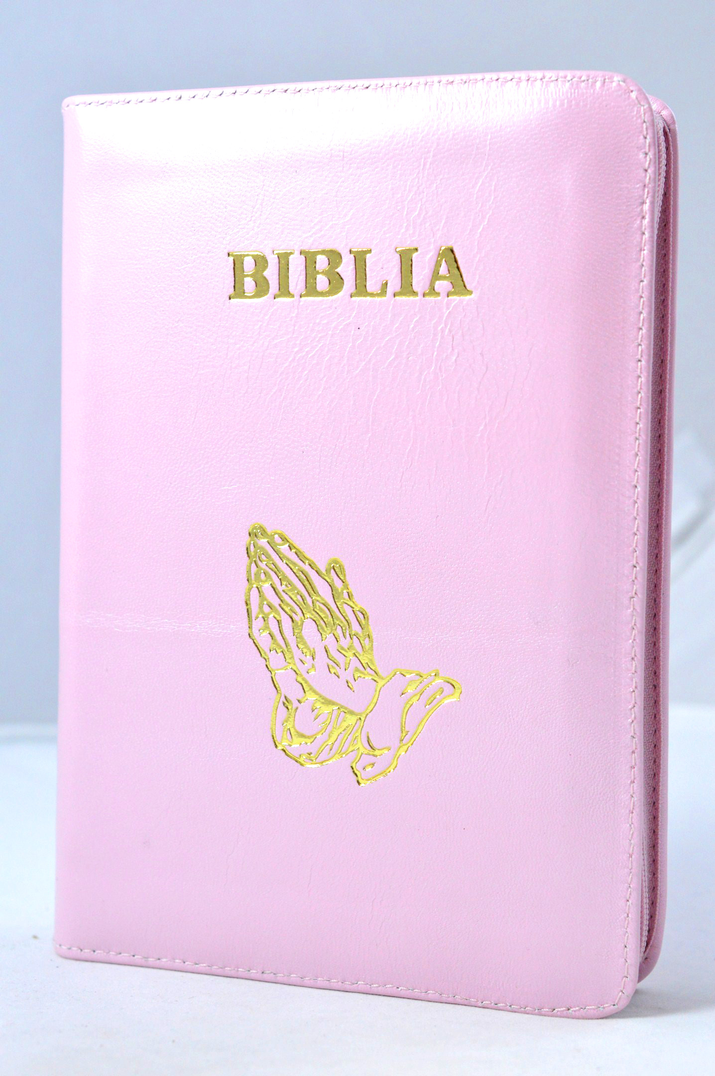 Biblia de piele, marime medie, roz pal, fermoar, margini aurii, simbol maini in ruga, cuv. lui Isus cu rosu [052]