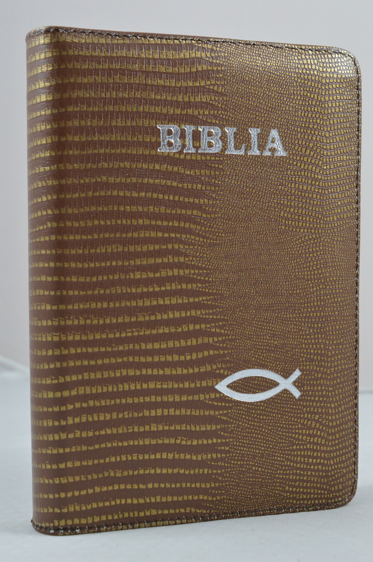 Biblia din piele, medie, maro auriu, fermoar, argintata, peste cuv. lui Isus cu rosu [052]