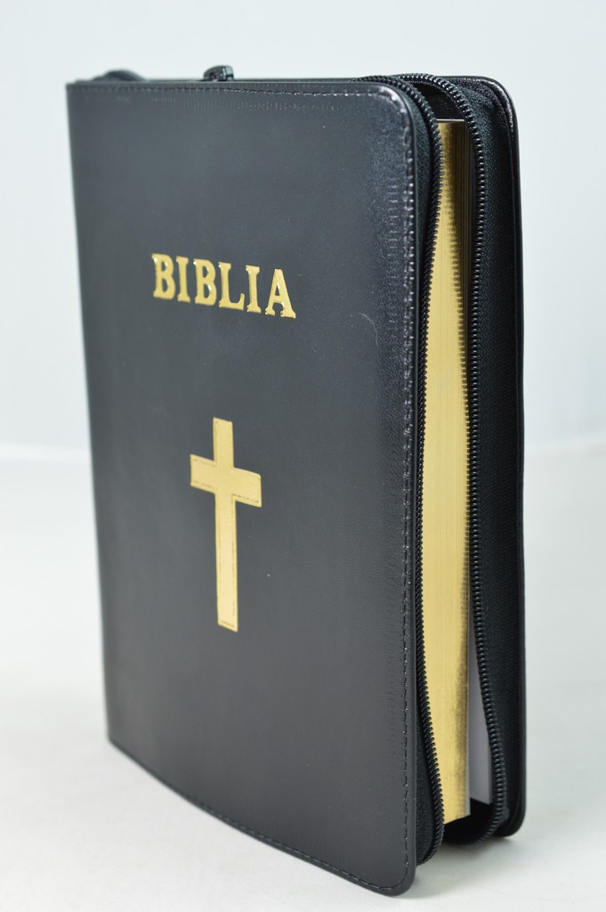 Biblia Ortodoxa, marime medie, coperta piele, neagra, fermoar, margini aurite (cu aprobarea Sf. Sinod) Biblia Ortodoxa, marime medie, coperta piele, neagra, fermoar, margini aurite (cu aprobarea Sf. Sinod)