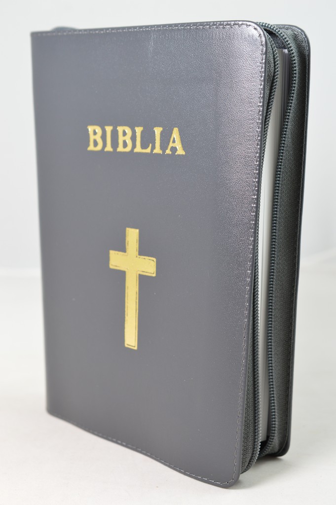 Biblia Ortodoxa, marime medie, coperta piele, gri, fermoar, margini albe (cu aprobarea Sf. Sinod) Biblia Ortodoxa, marime medie, coperta piele, gri, fermoar, margini albe (cu aprobarea Sf. Sinod)