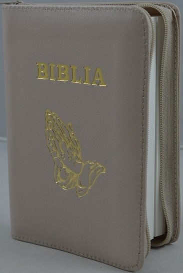Biblia din piele, marime medie, nuanta crem inchis, fermoar,simbol maini in rugaciune, cuv. lui Isus cu rosu [053]
