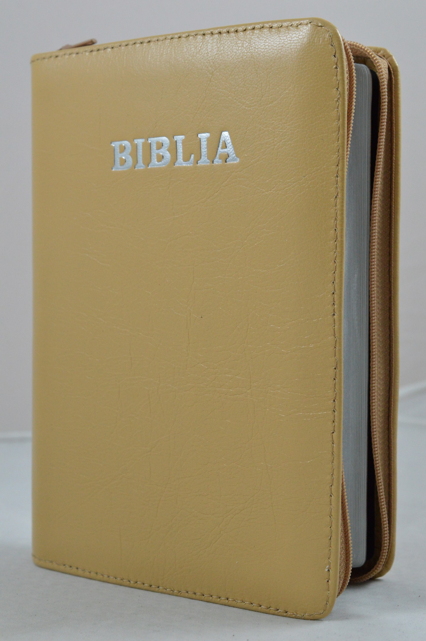 Biblia din piele, medie, bej deschis, fermoar, argintata, simpla cuv. lui Isus cu rosu [052]