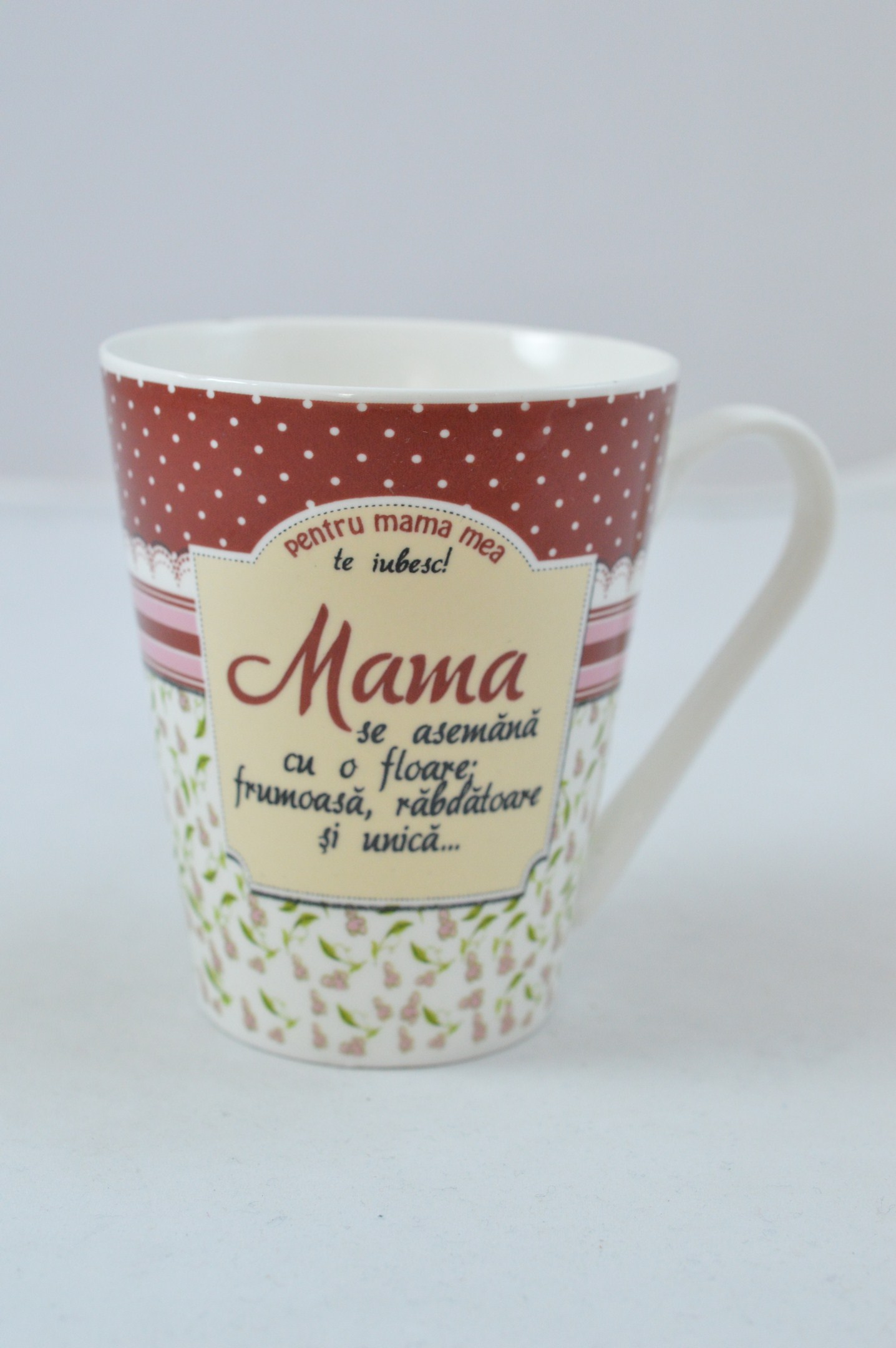 Cana cu mesaj - Mama se aseamana cu o floare Cana cu mesaj - Mama se aseamana cu o floare