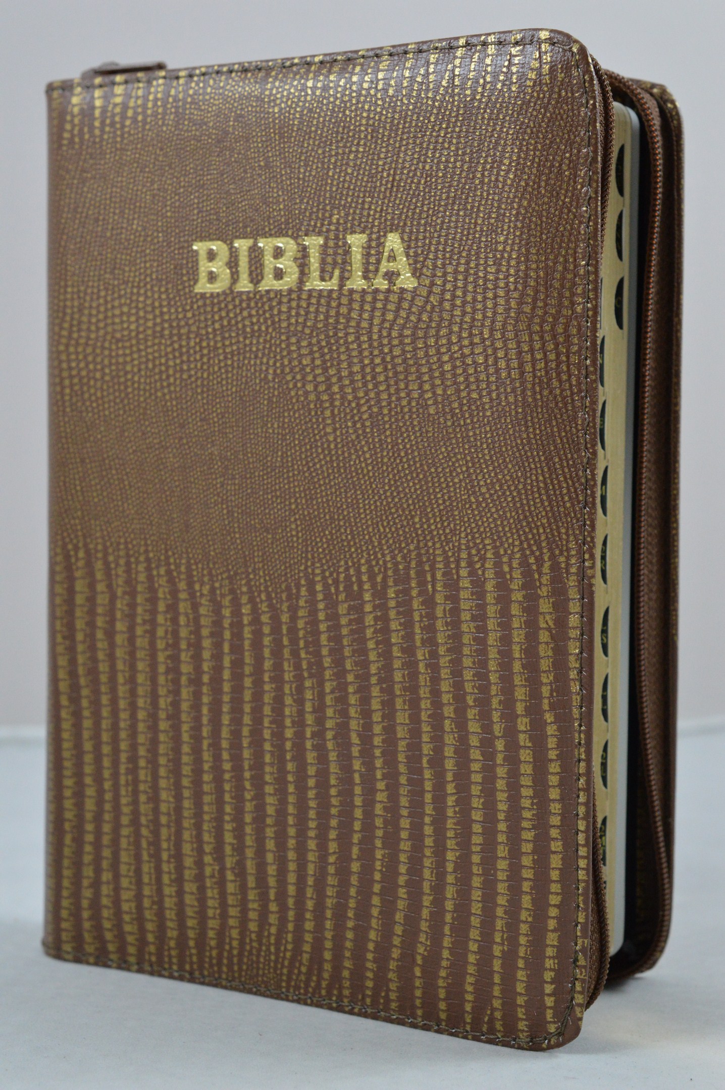 Biblie din piele, marime medie, maro auriu, fermoar, index, margini aurii, cuv. lui Isus cu rosu [SB 057 PFI]