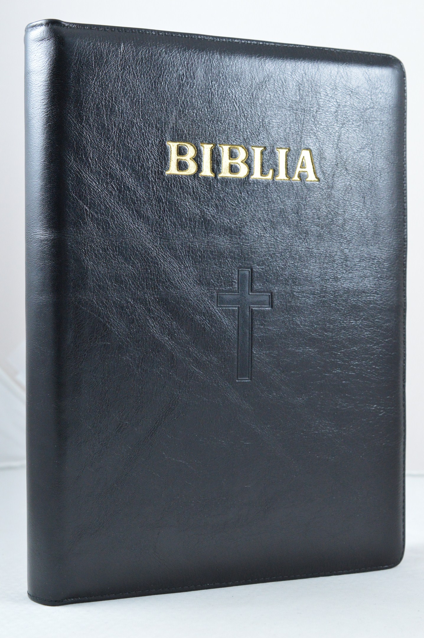 Biblia Ortodoxa, marime foarte mare, coperta din piele, neagra, cu fermoar, scris foarte mare (cu aprobarea Sf. Sinod) Biblia Ortodoxa, marime foarte mare, coperta din piele, neagra, cu fermoar, scris foarte mare (cu aprobarea Sf. Sinod)