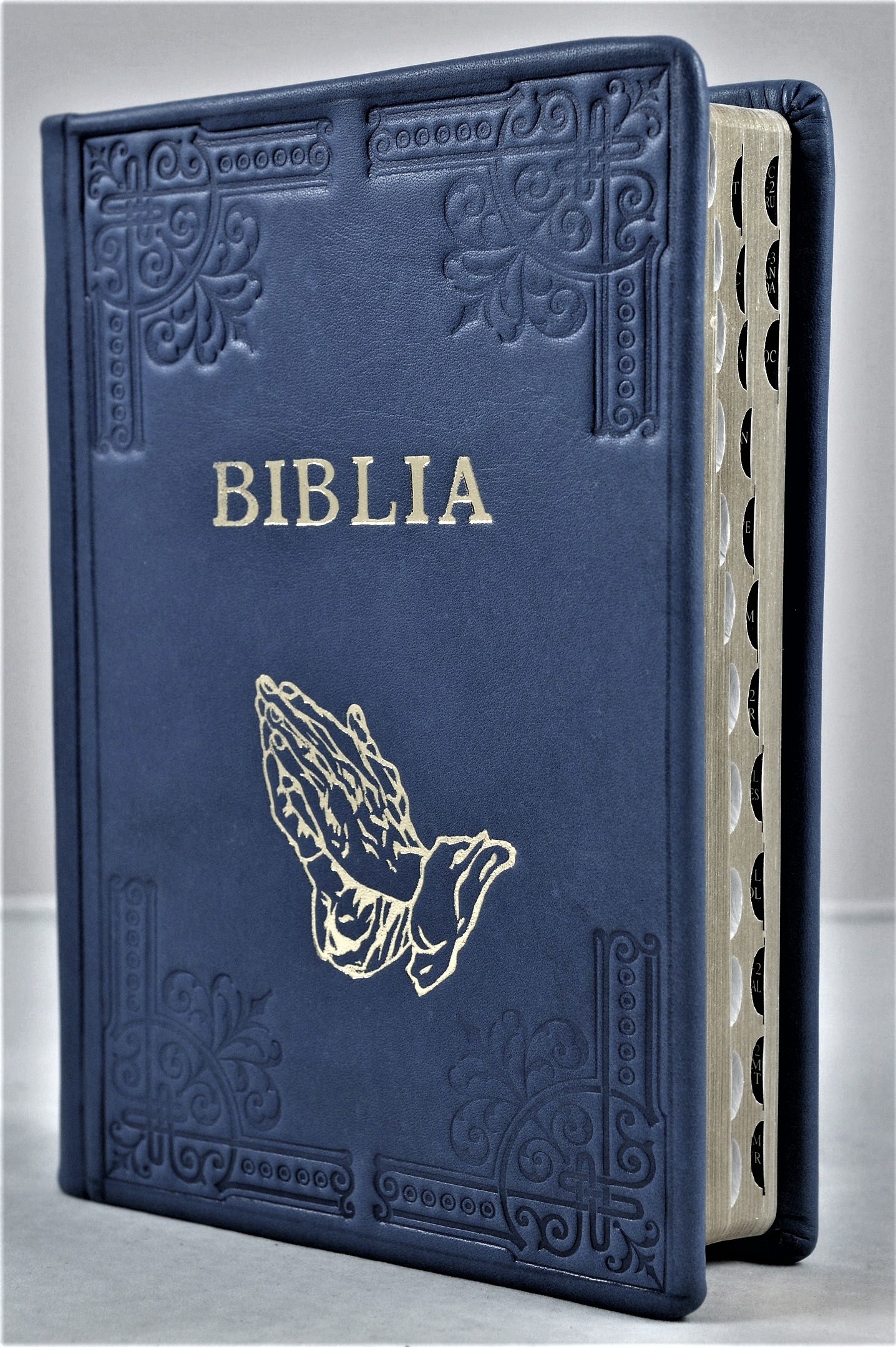 Biblia din piele, handmade, marime medie, culoare negru, margini aurii, index, simbol maini in rugaciune, cuv. lui Isus cu rosu [052 HMI]