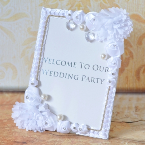 Rama foto pentru nunta - Perle si flori albe (21x29.7 cm)