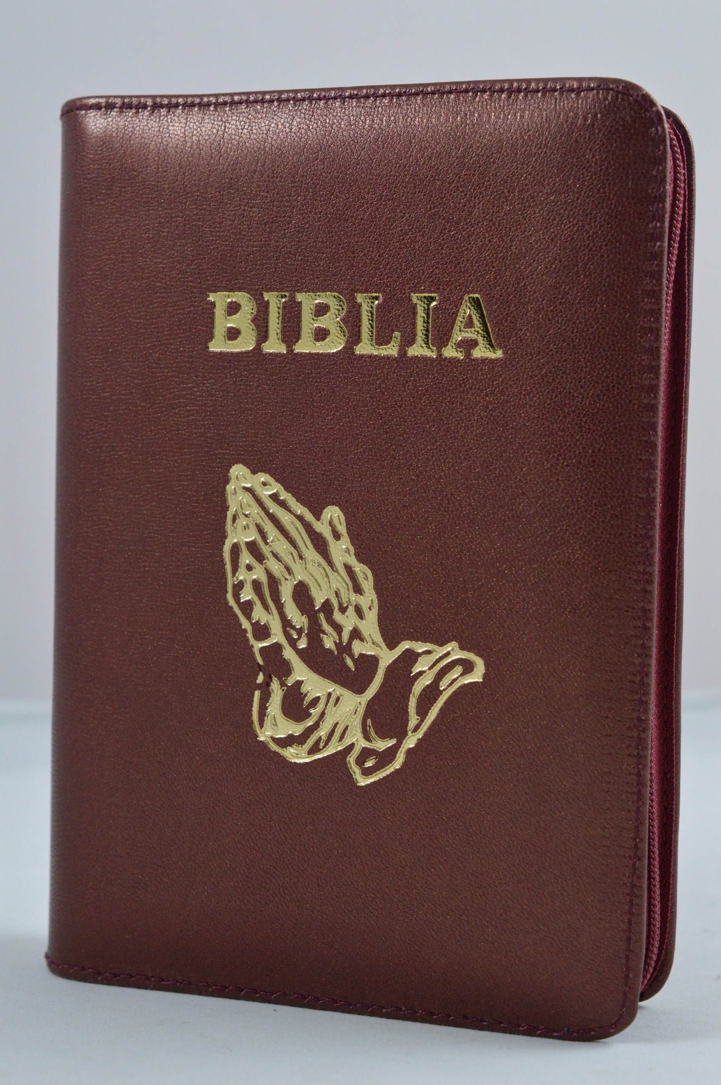 Biblia format mic, din piele, culoare visiniu carmin, index, fermoar, margini argintii, simbol maini, cuv. lui Isus in rosu [047 PFI]